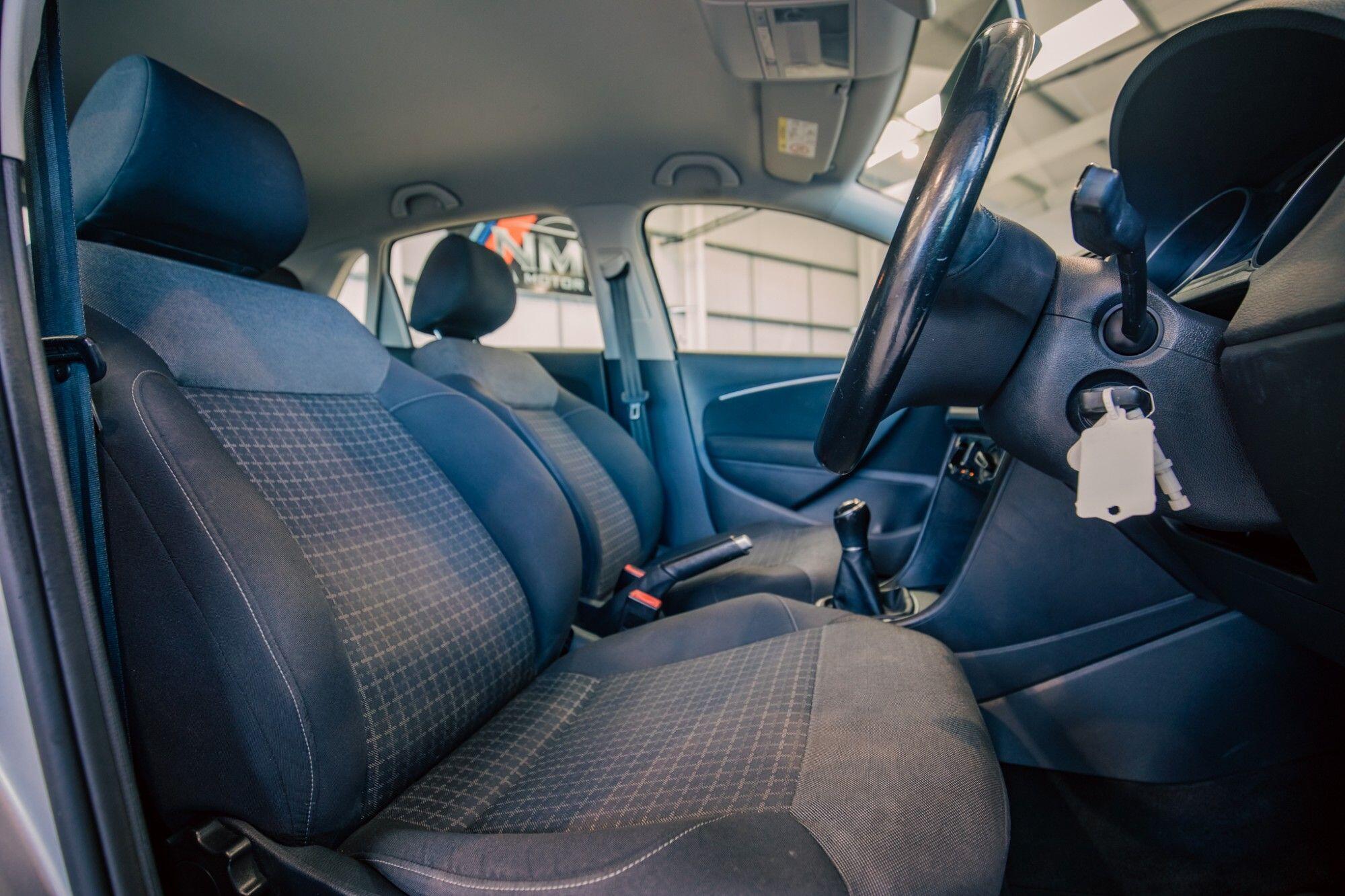 Volkswagen Polo view 3