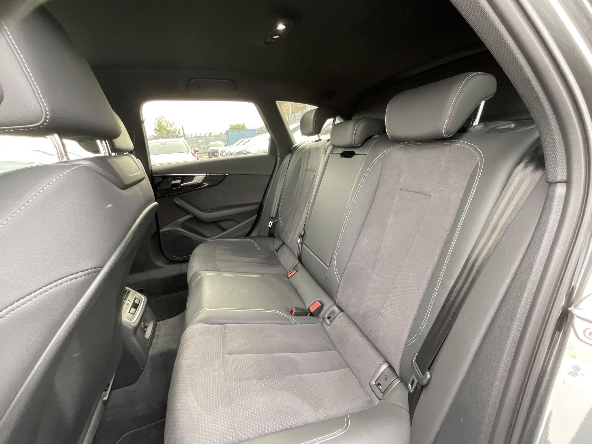 Audi A4 view 14