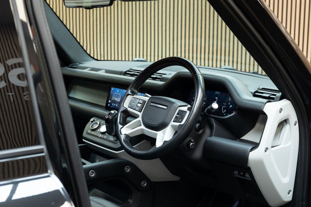 Land Rover Defender 110 view 46