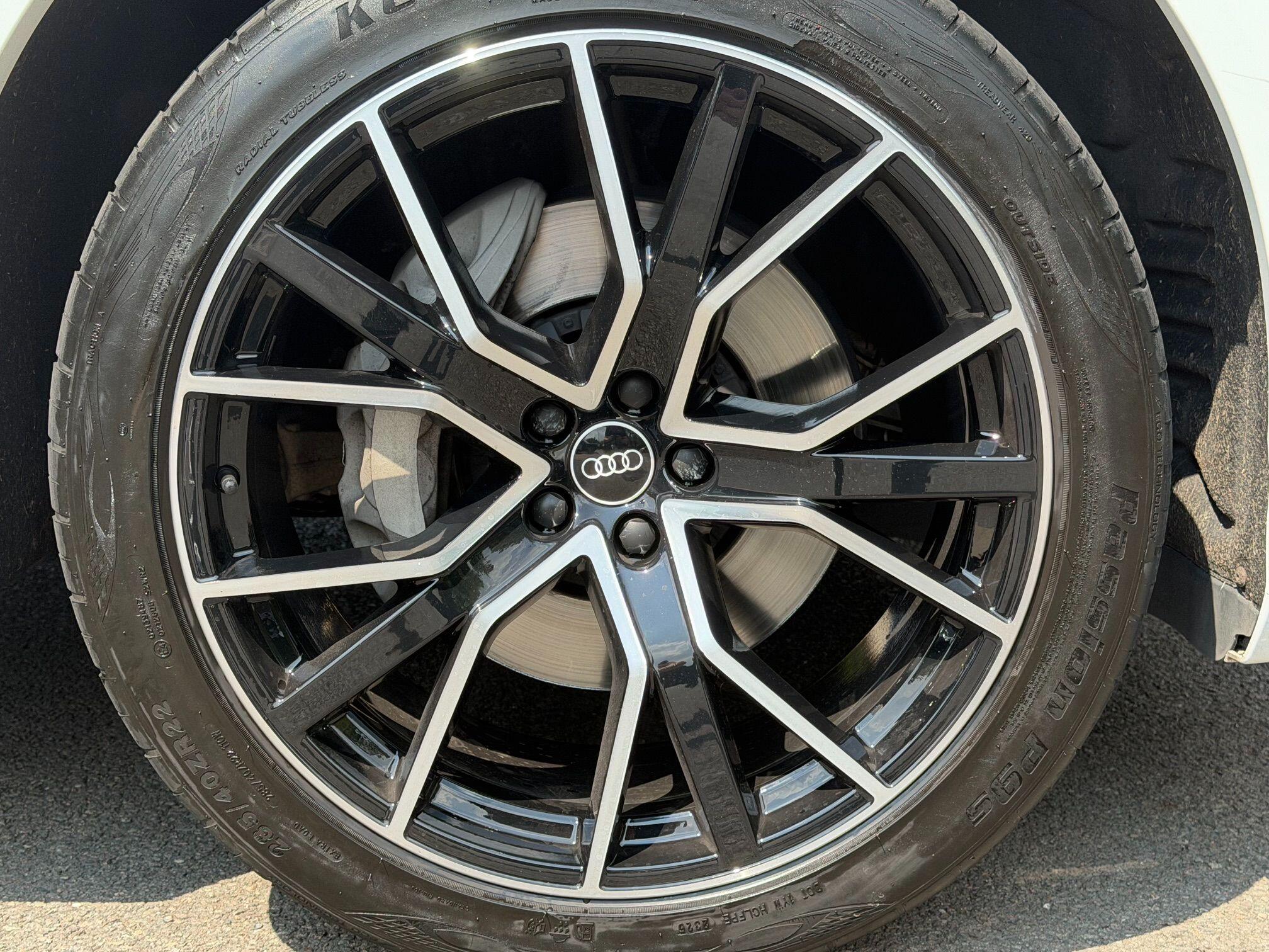 Audi Audi Q8 view 19