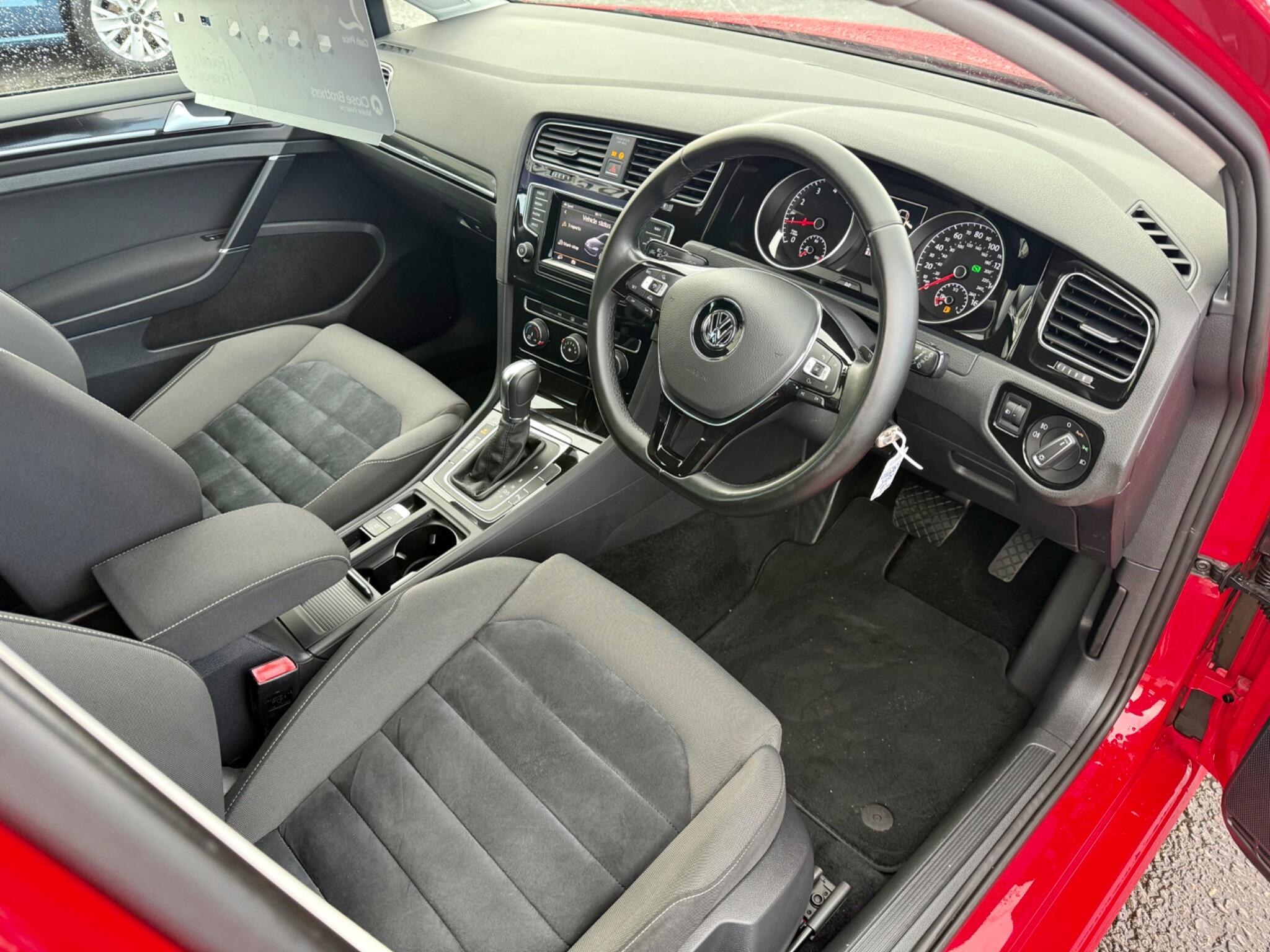 2013 Volkswagen Golf image 2