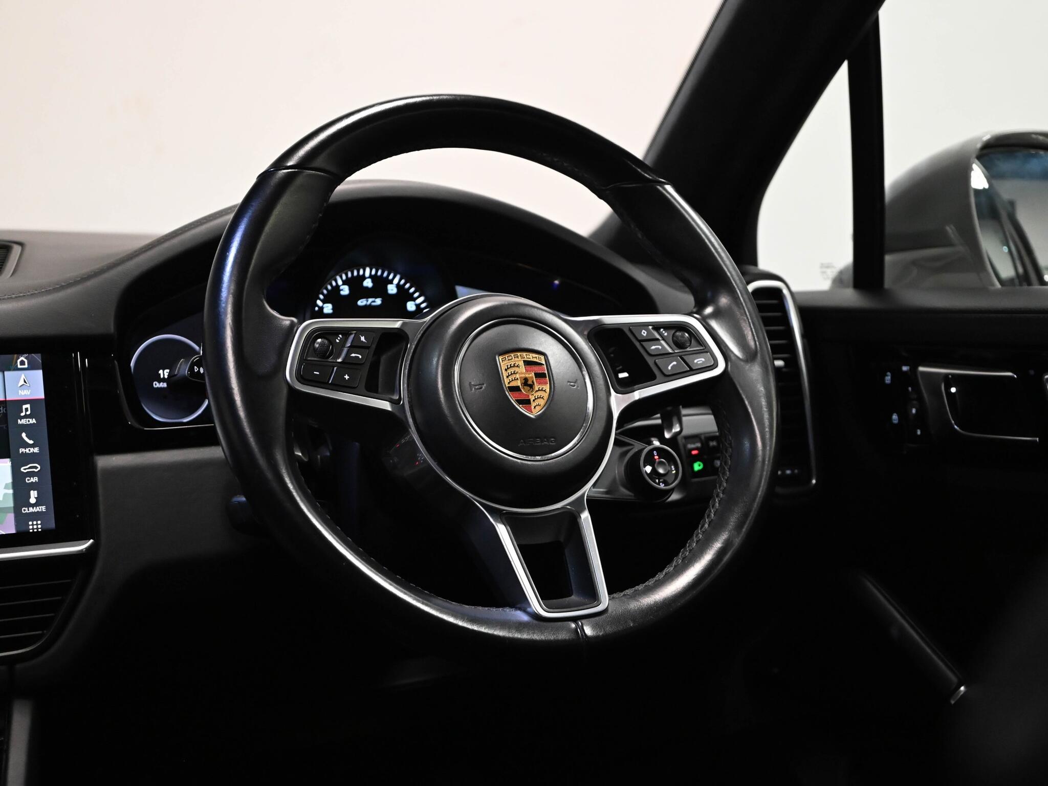 Porsche Cayenne view 19