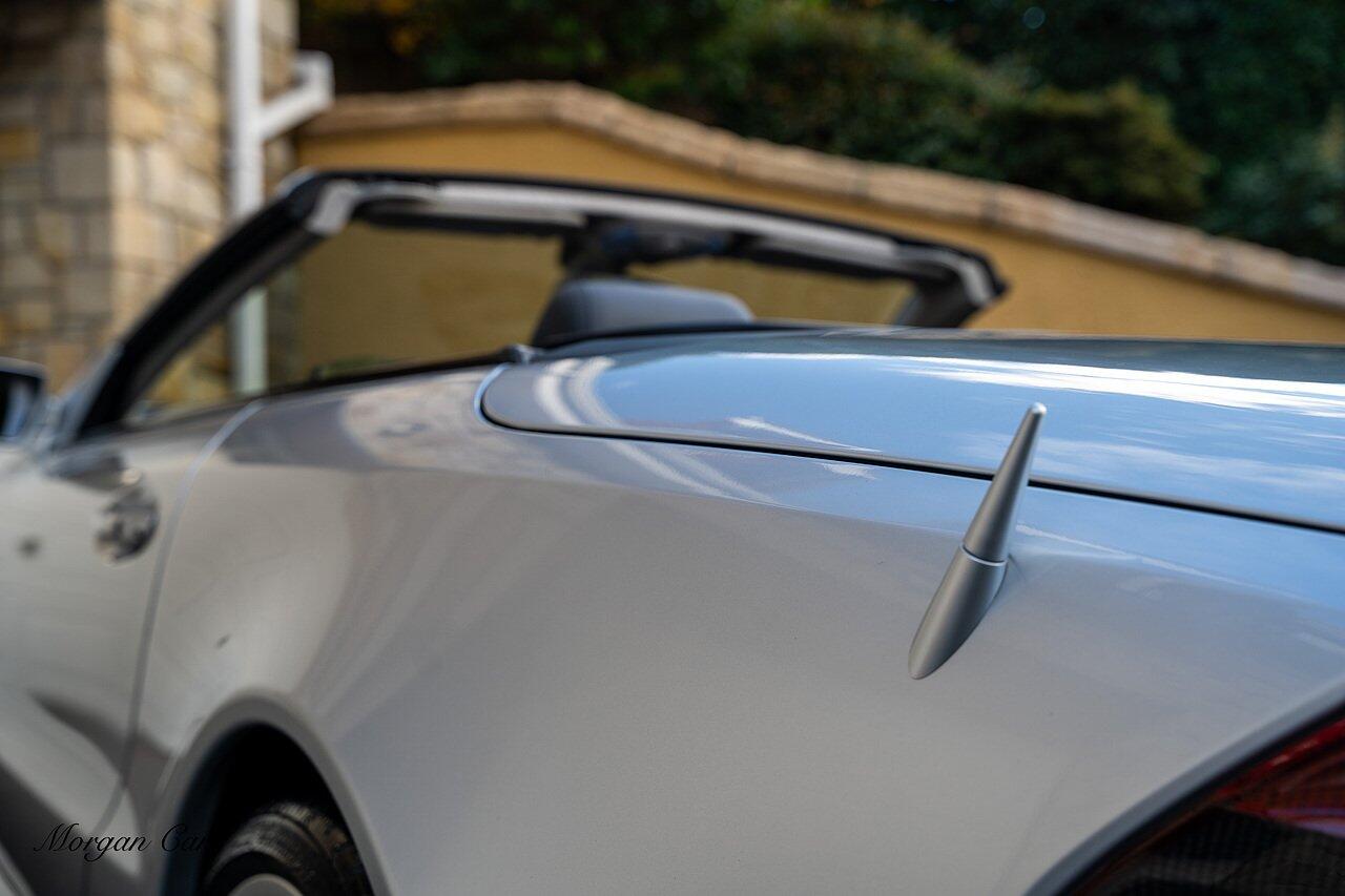 Mercedes-Benz SL view 25