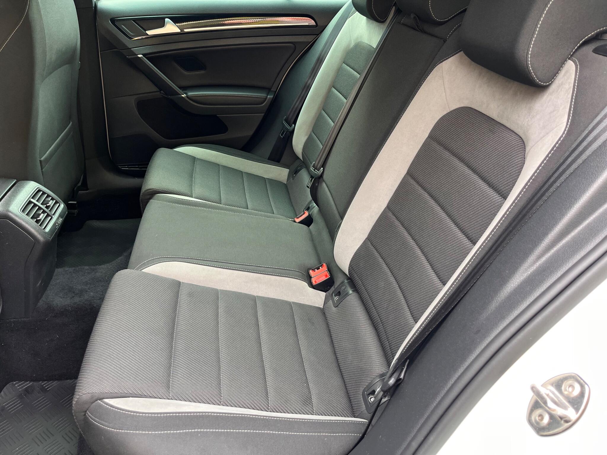 Volkswagen Golf view 34