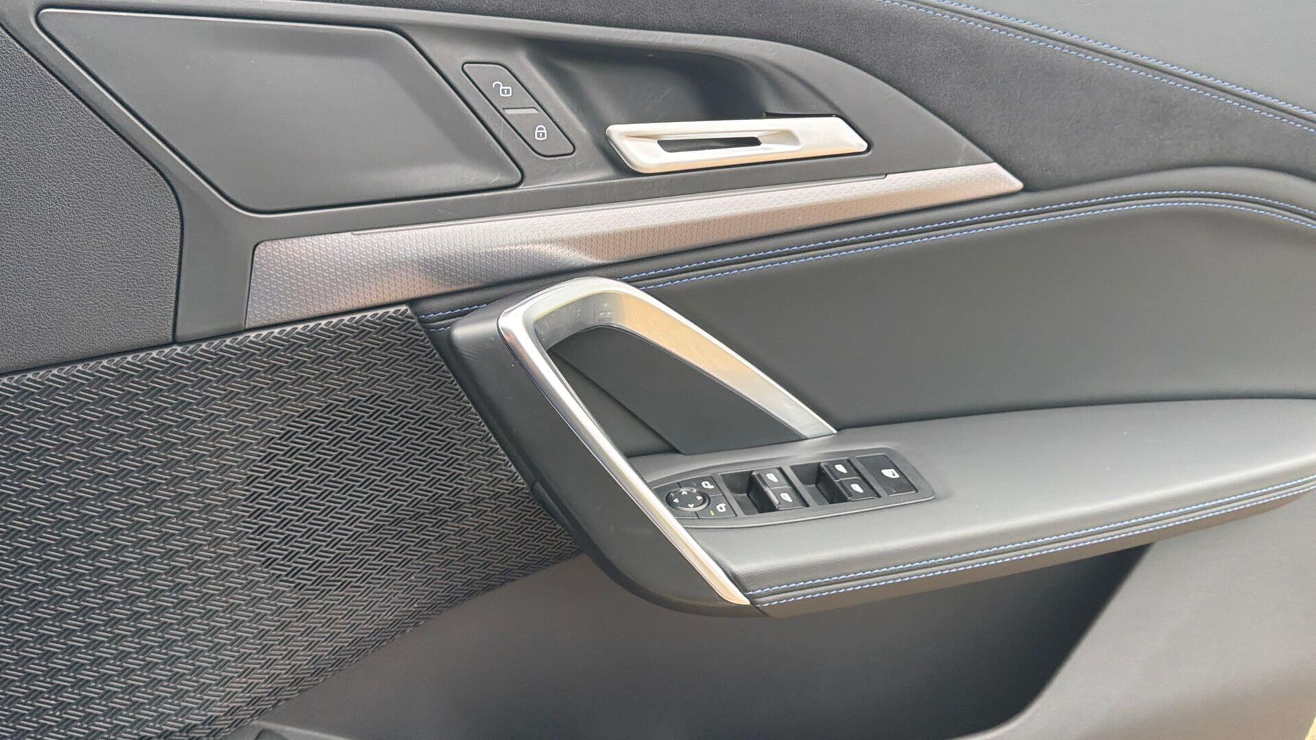 BMW Ix2 view 21