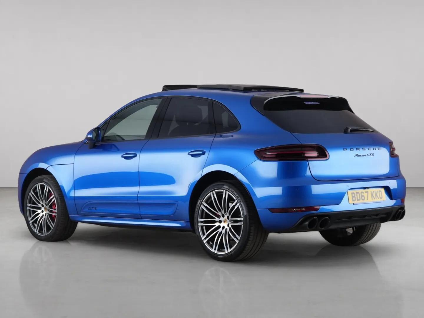 Porsche Macan view 6