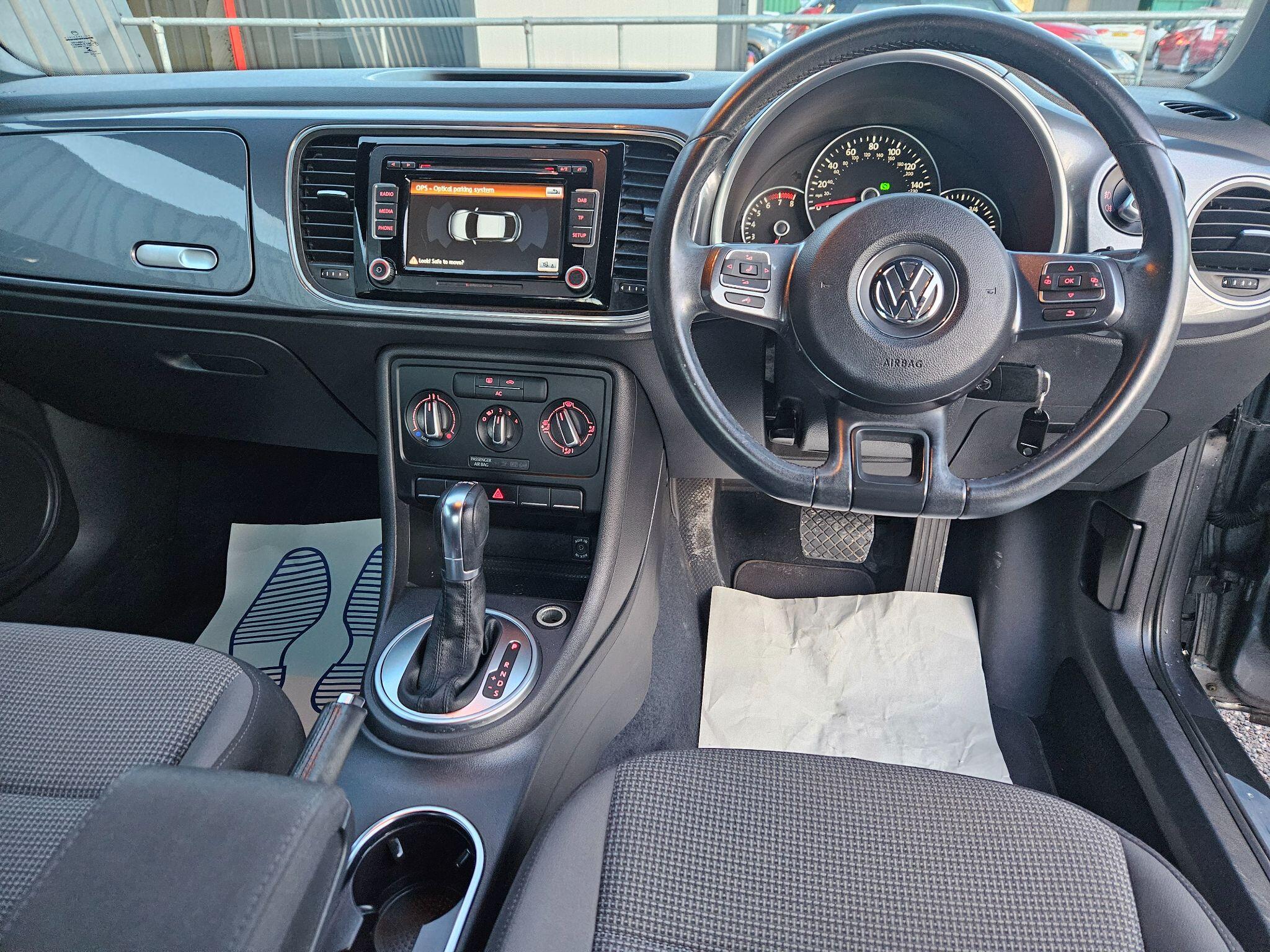 2012 Volkswagen Beetle image 22