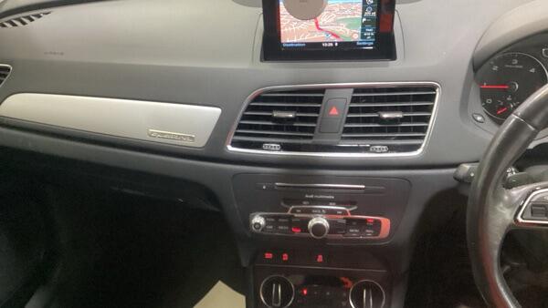 Audi Q3 view 13