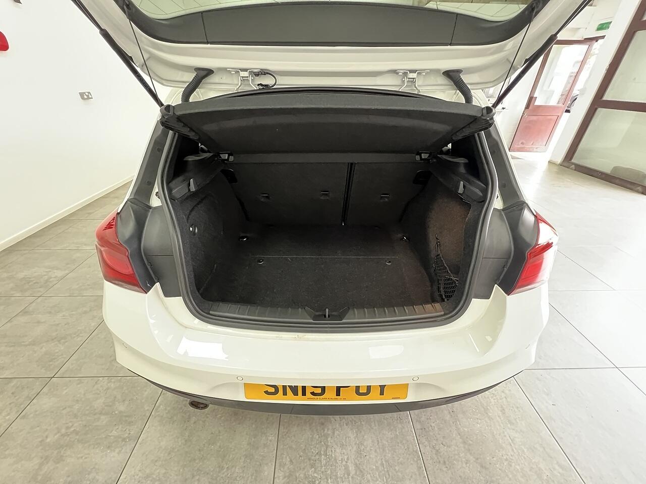 BMW 1 Series view 18