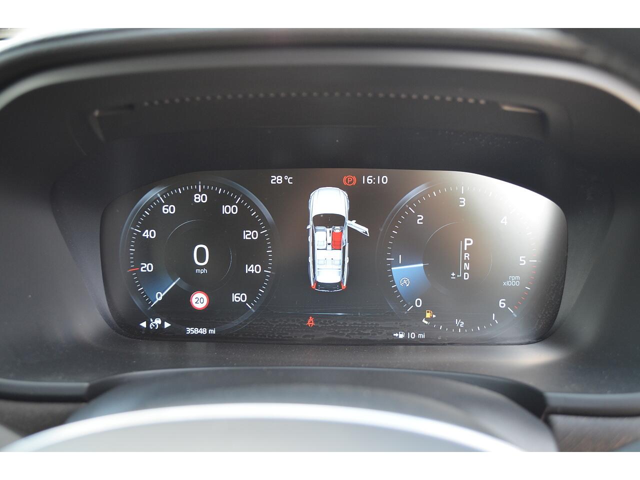 Volvo V90 Cross Country view 25