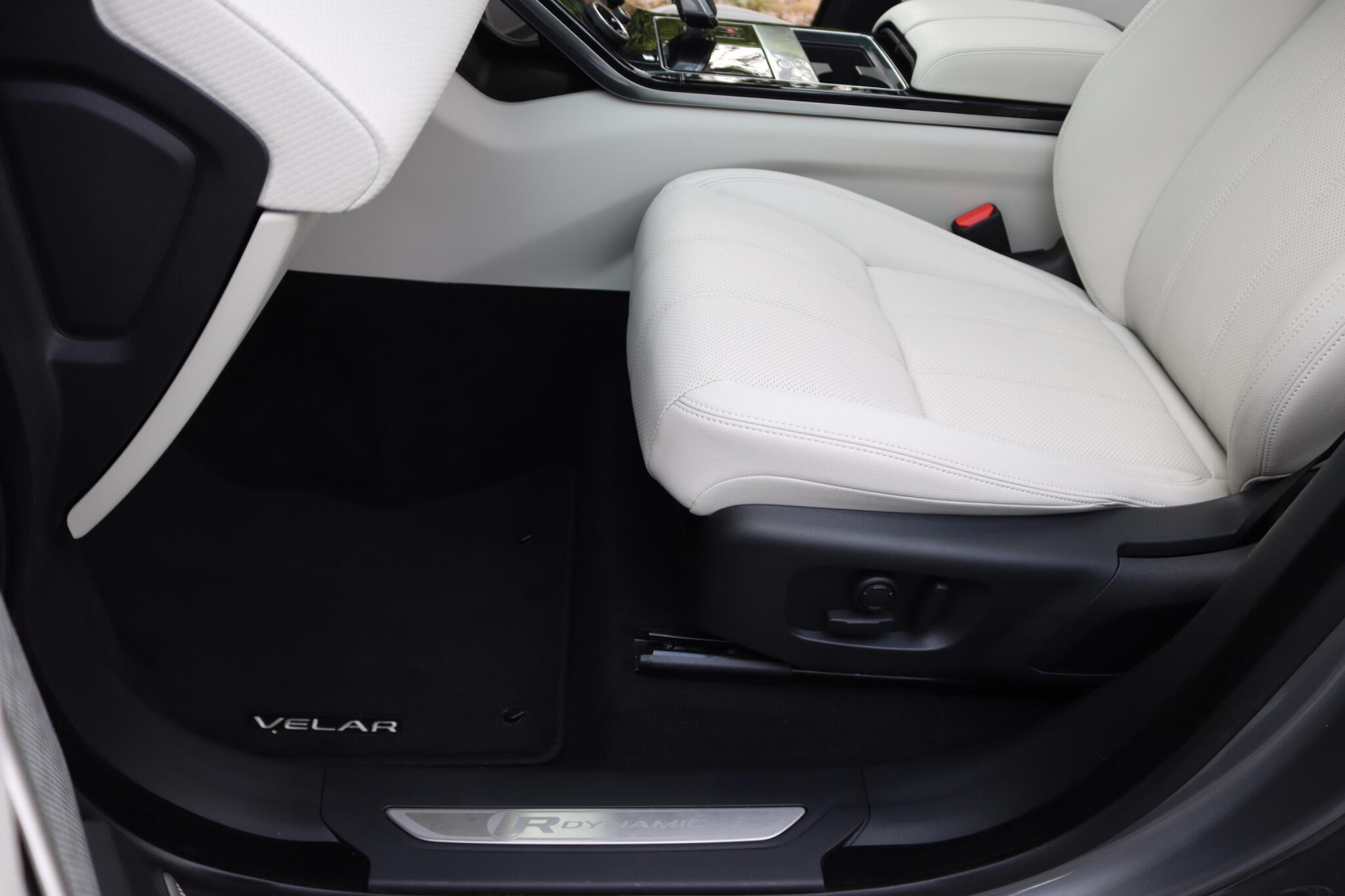 Land Rover Range Rover Velar view 11