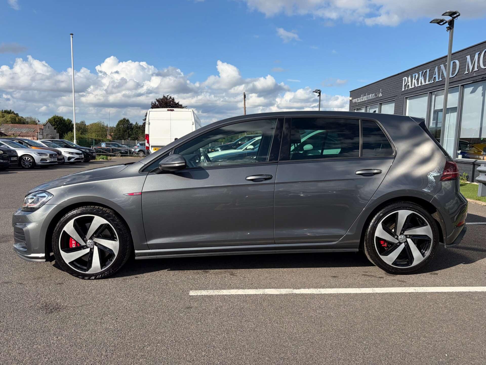 Volkswagen Golf view 5