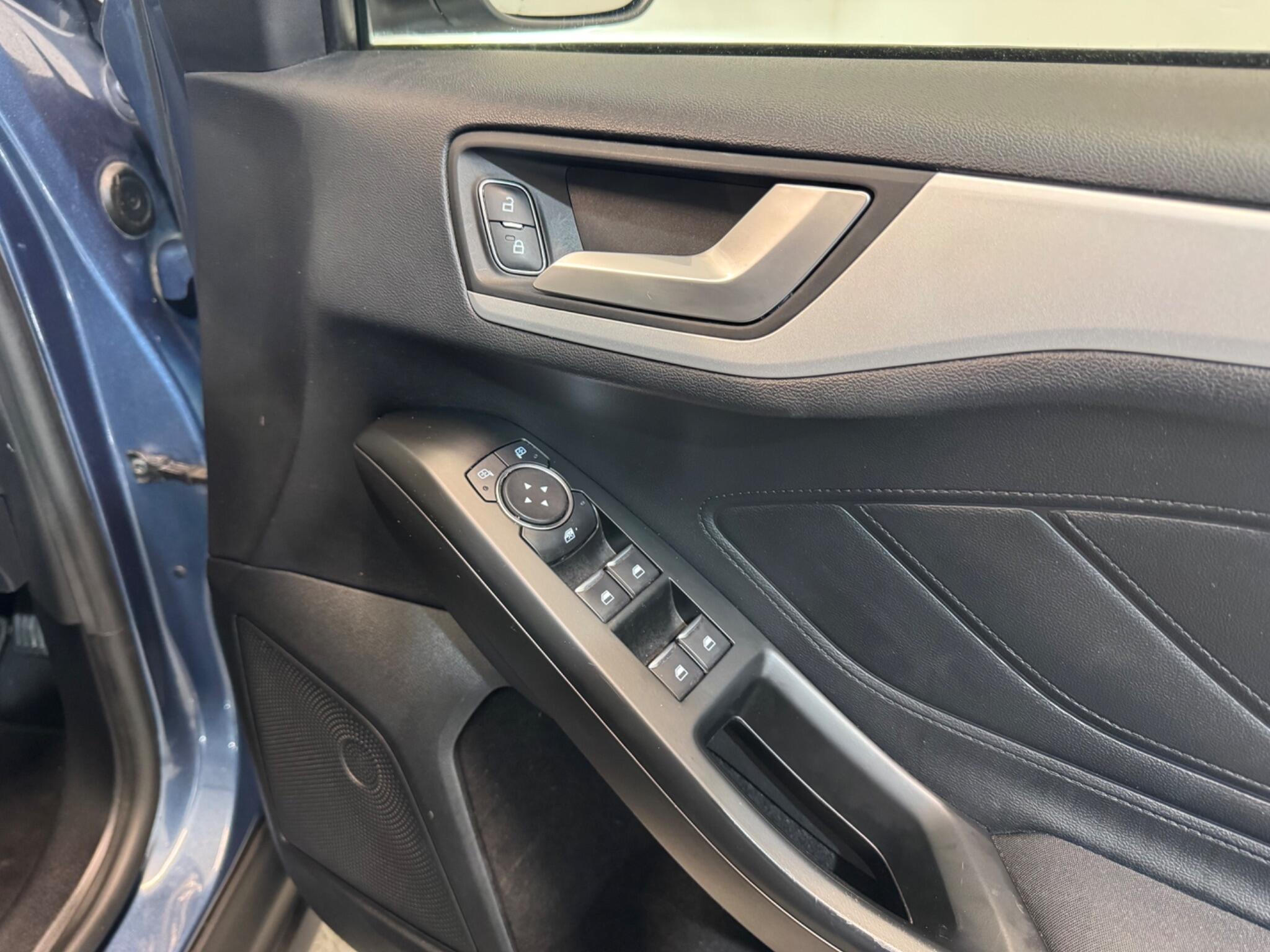 Ford Focus view 31