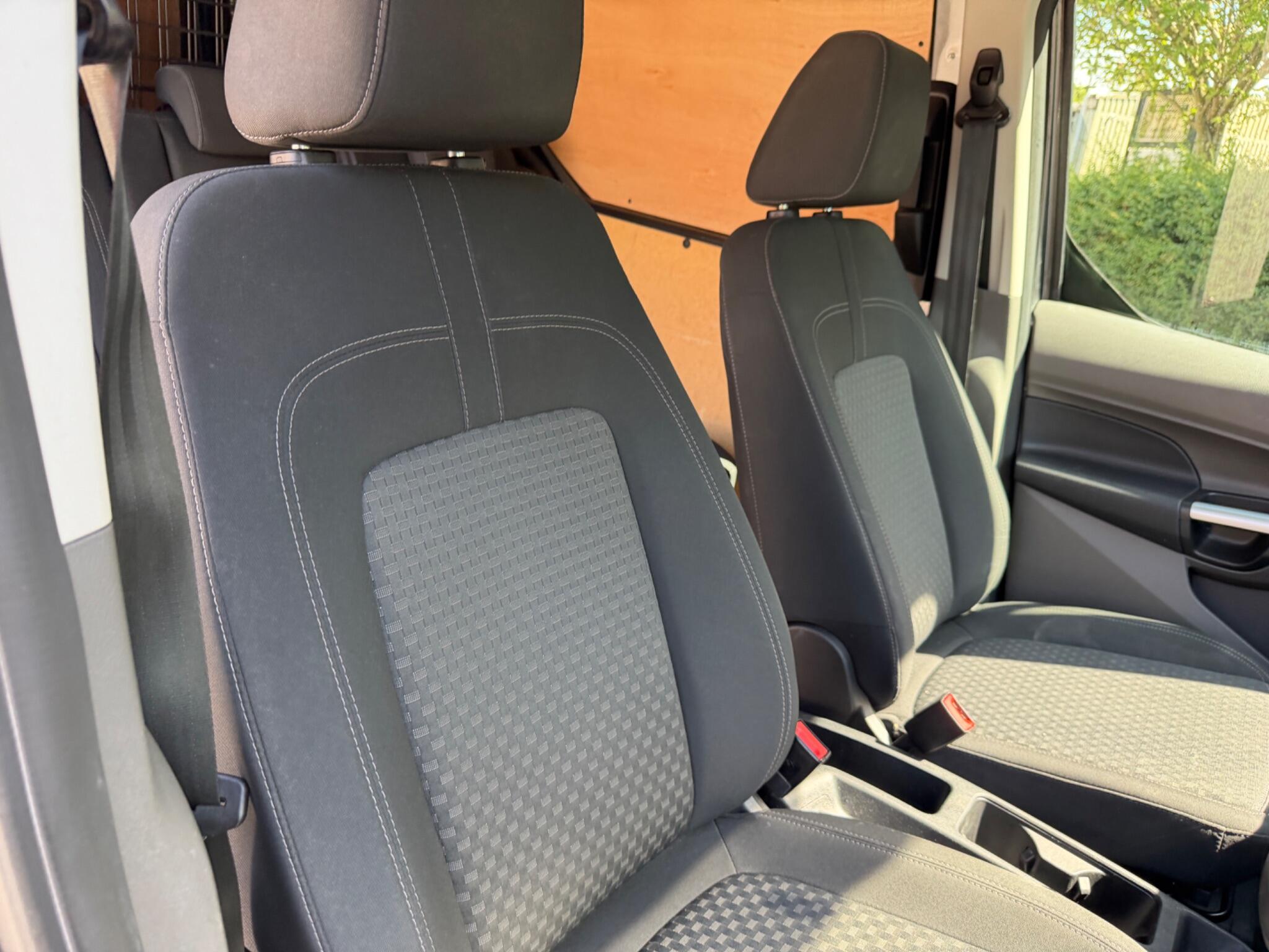 Ford Transit Connect view 7