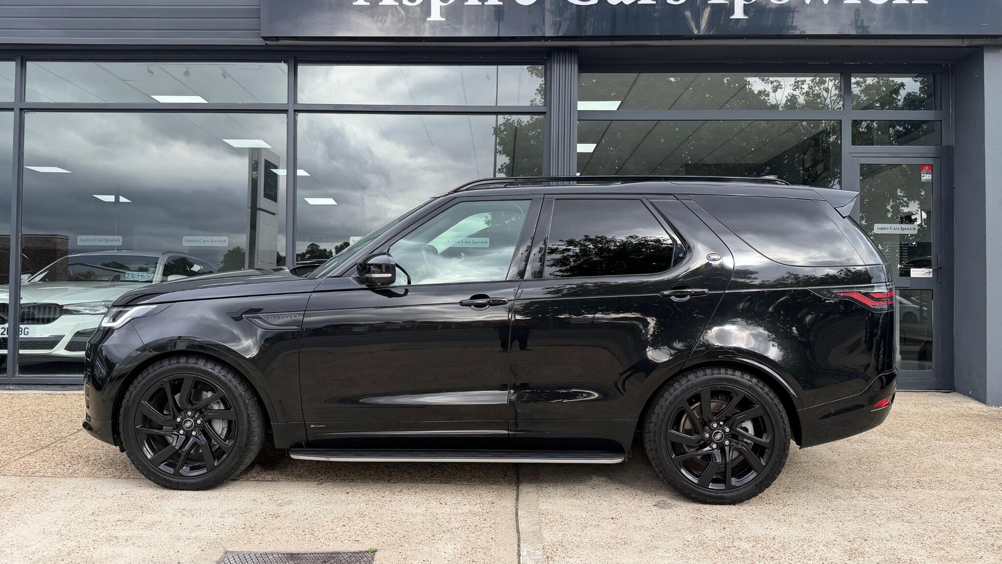 Land Rover Discovery view 4