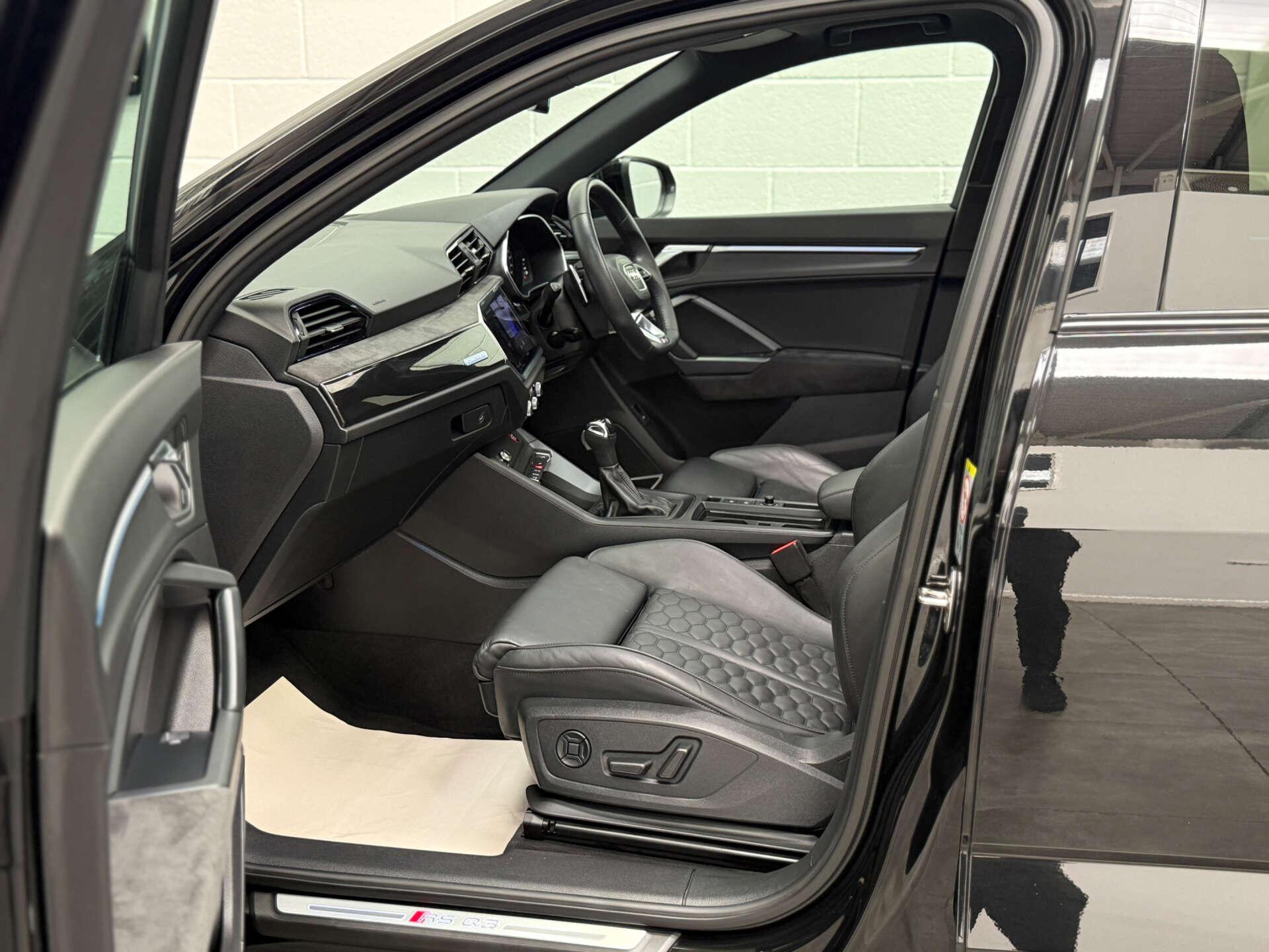 Audi RS Q3 view 18