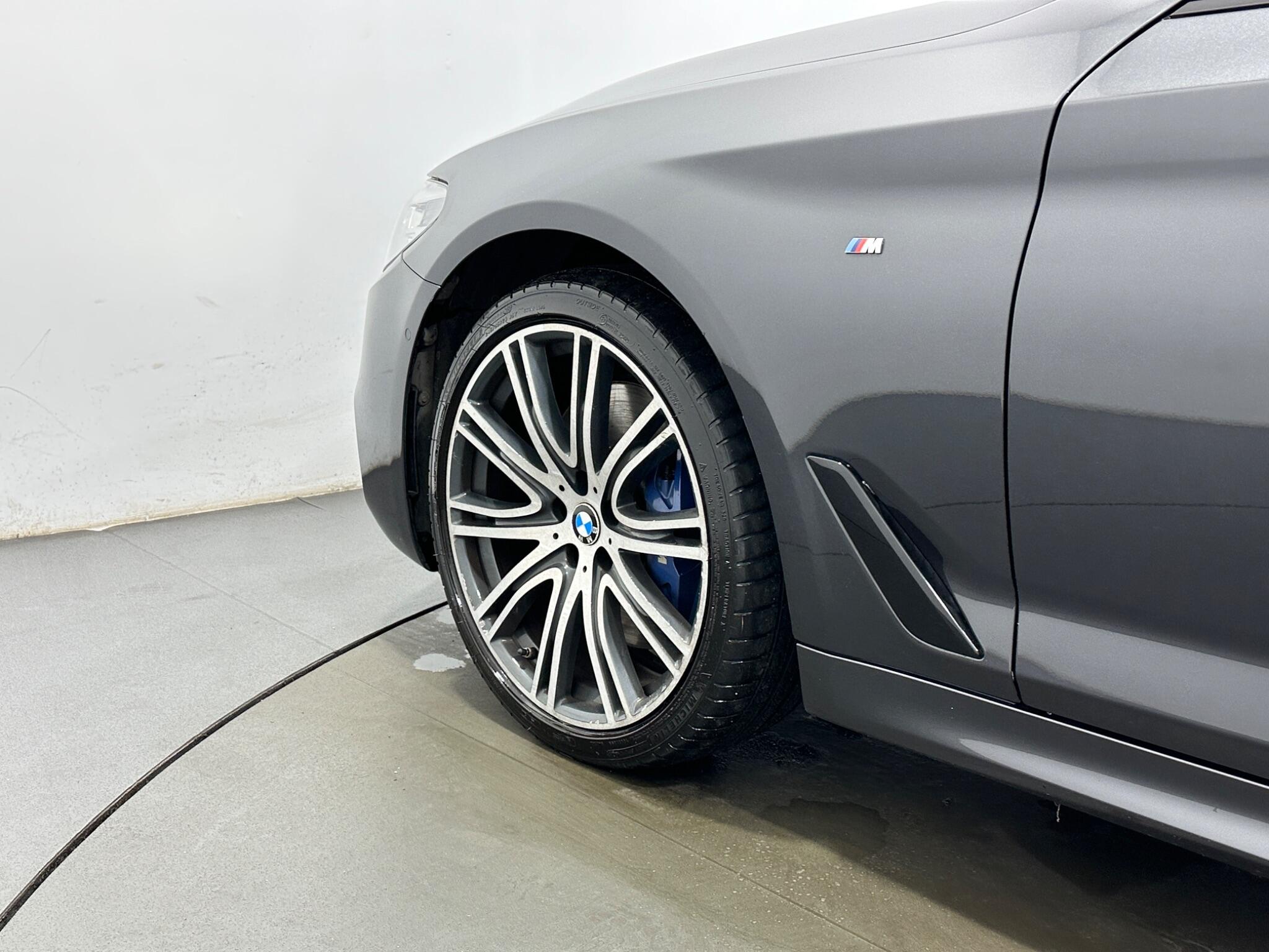 BMW 5 Series view 52