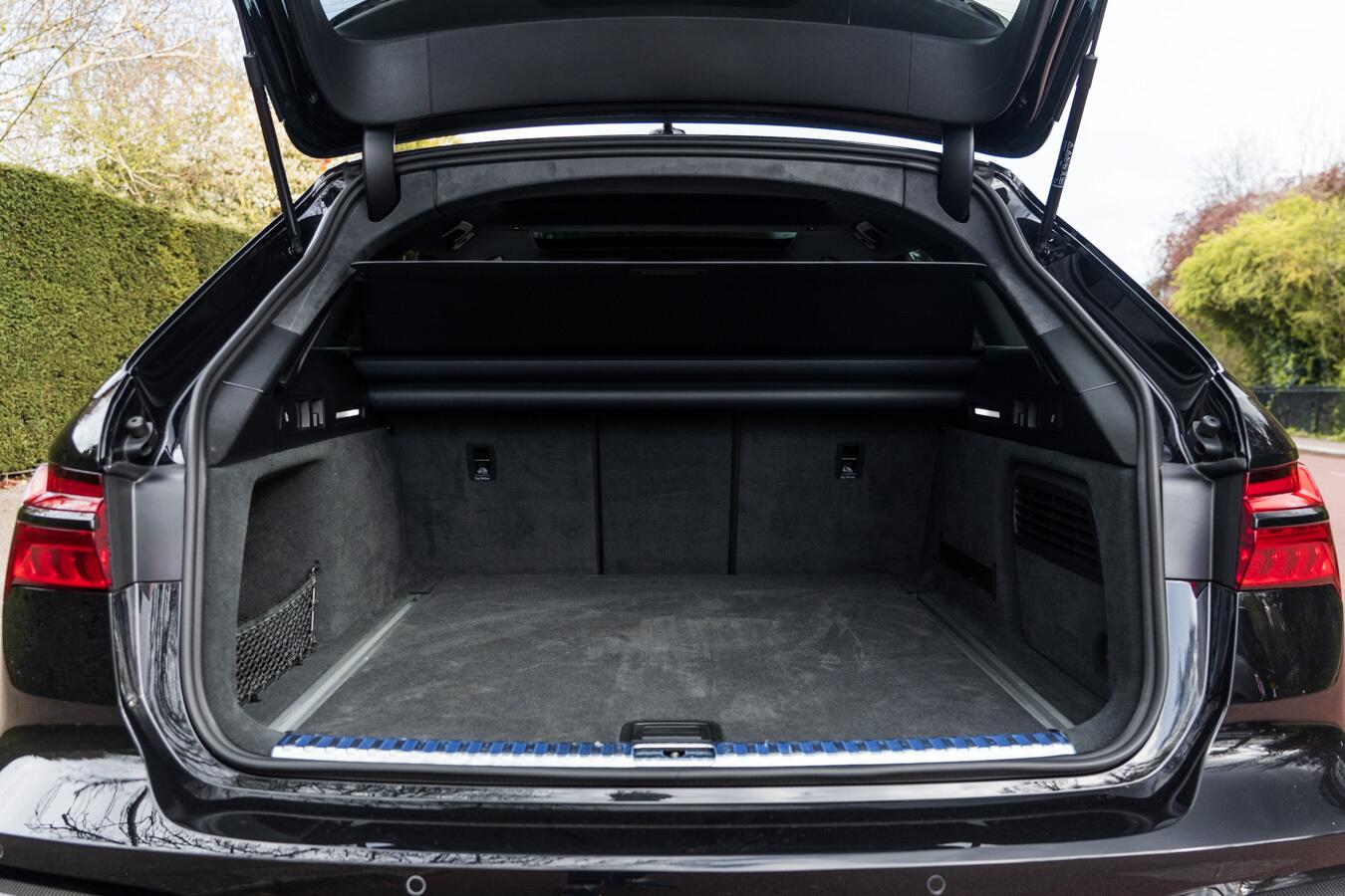 Audi RS6 Avant view 58