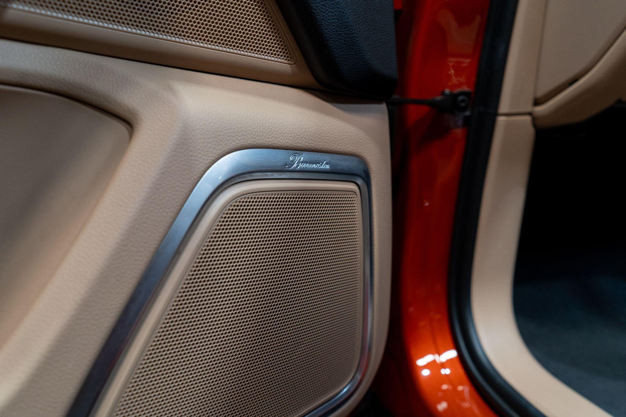Porsche Macan view 3