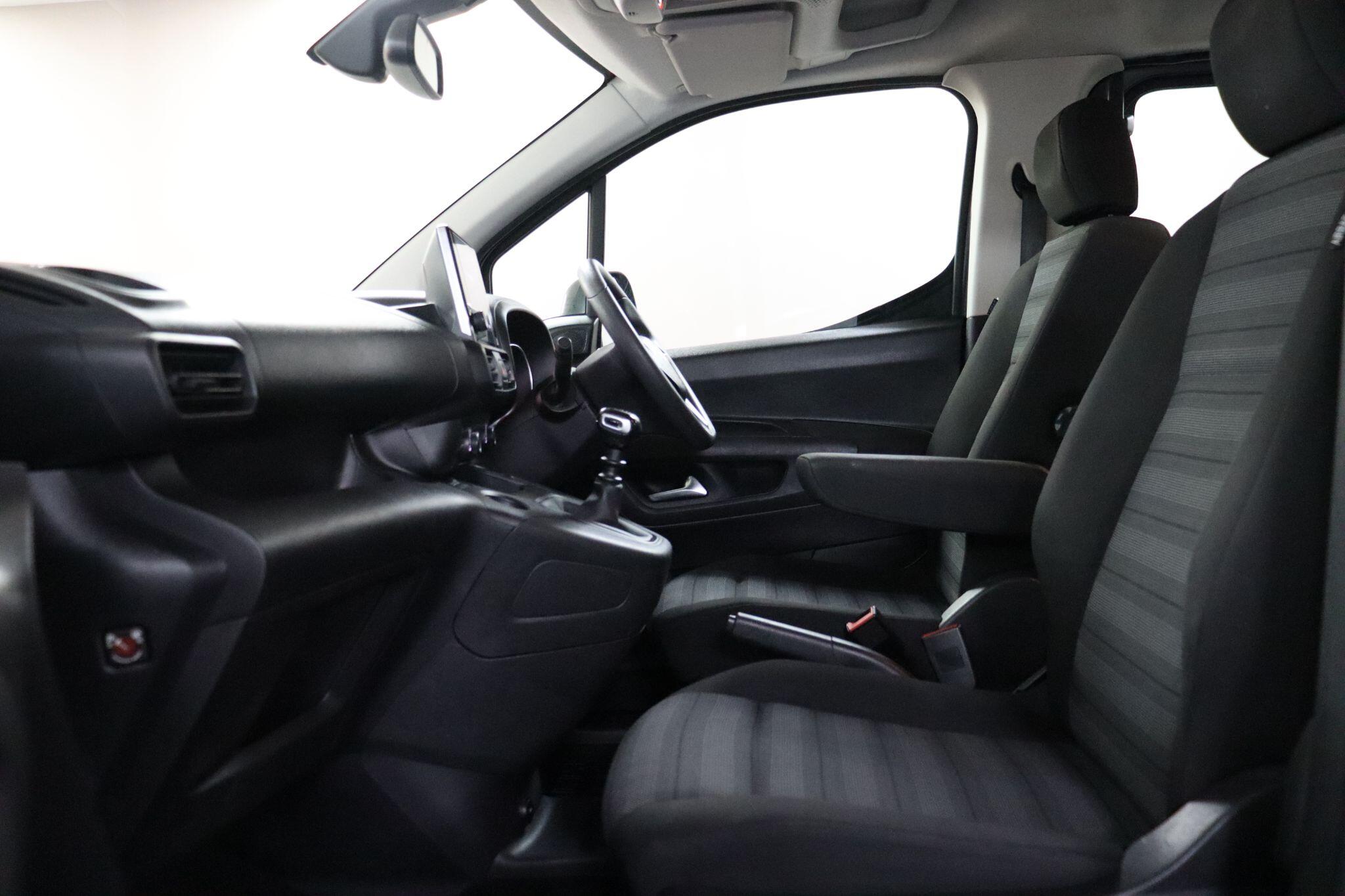 Vauxhall Combo Life view 43