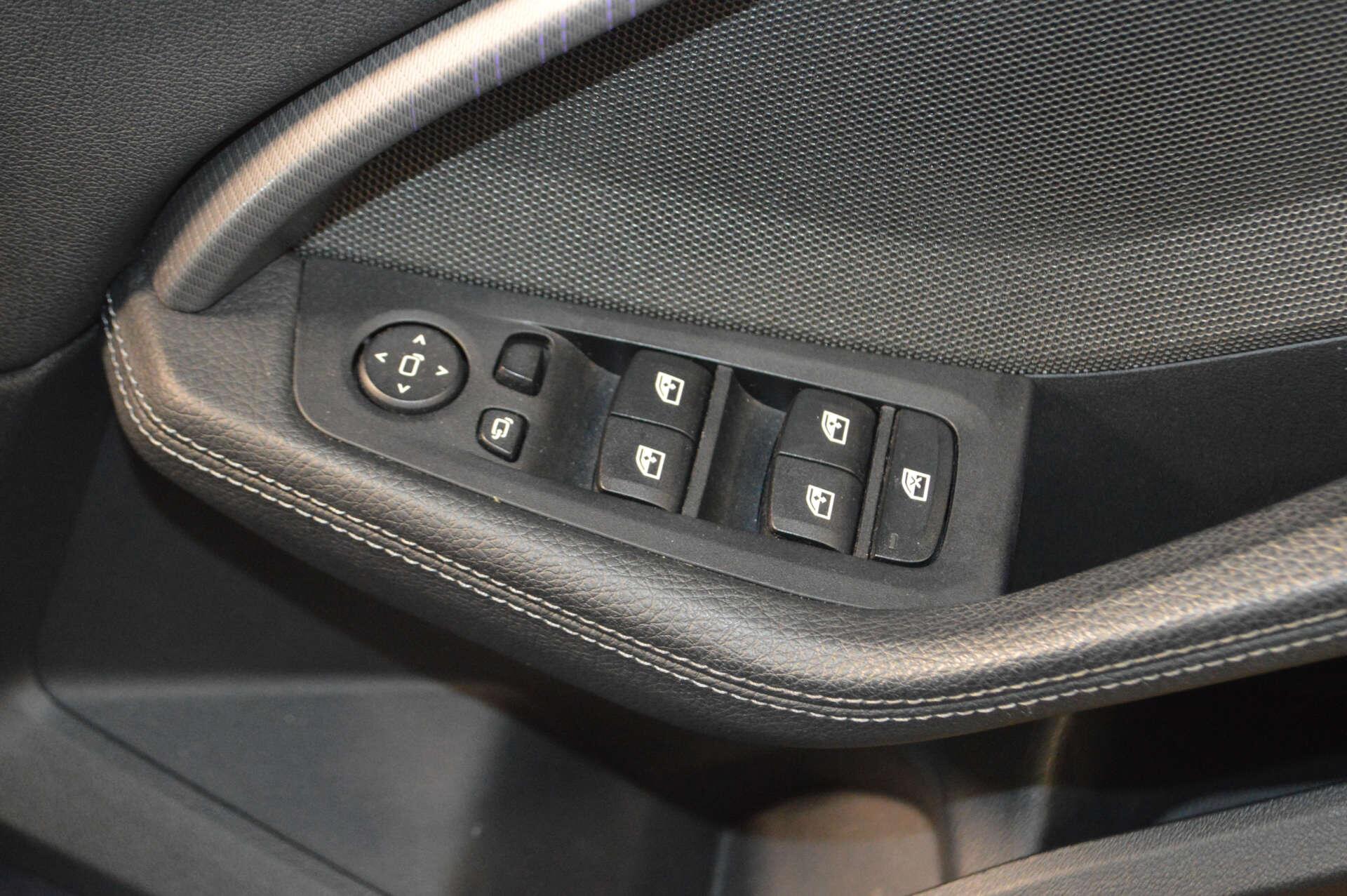BMW 2 Series view 61