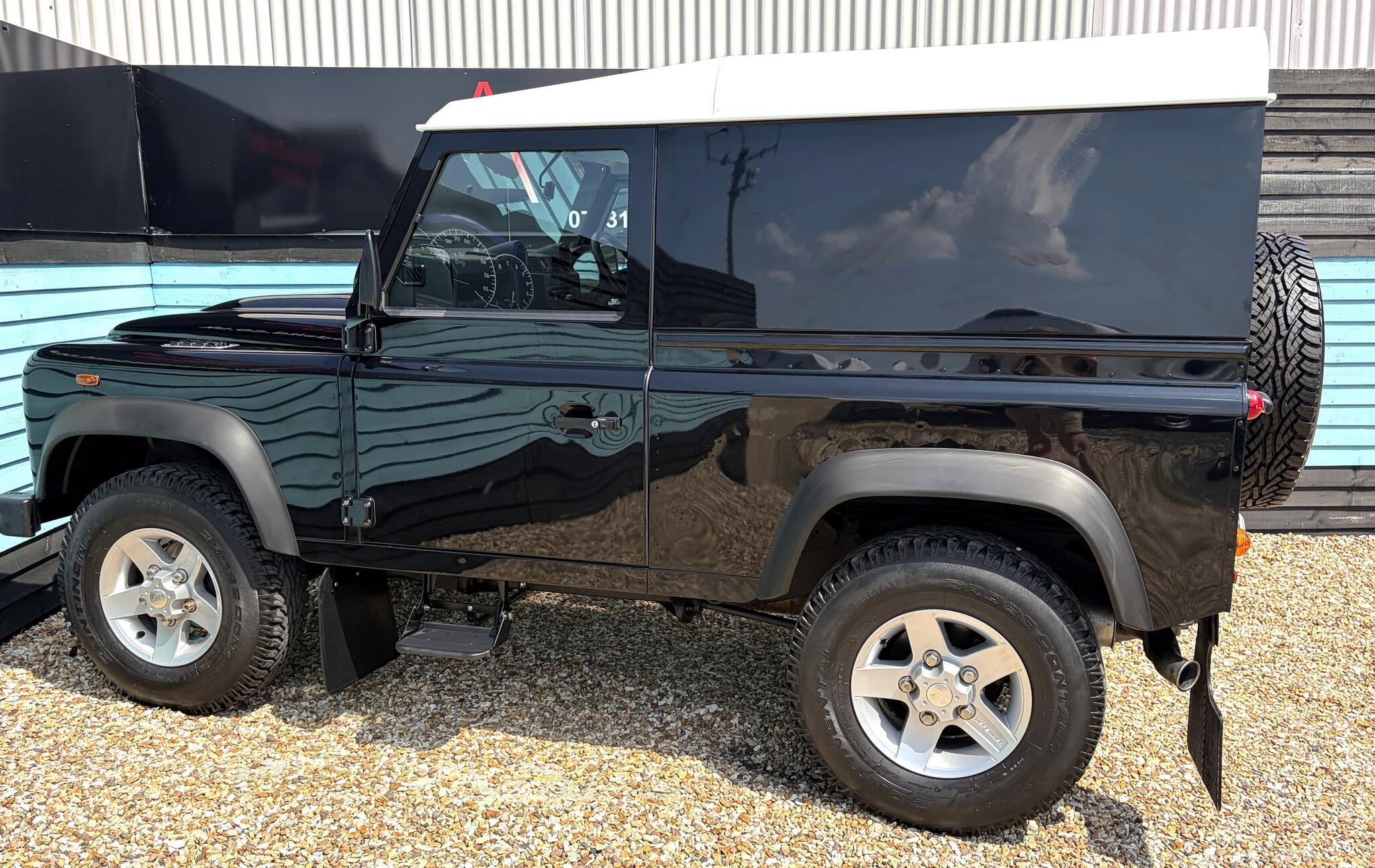 Land Rover Defender view 4