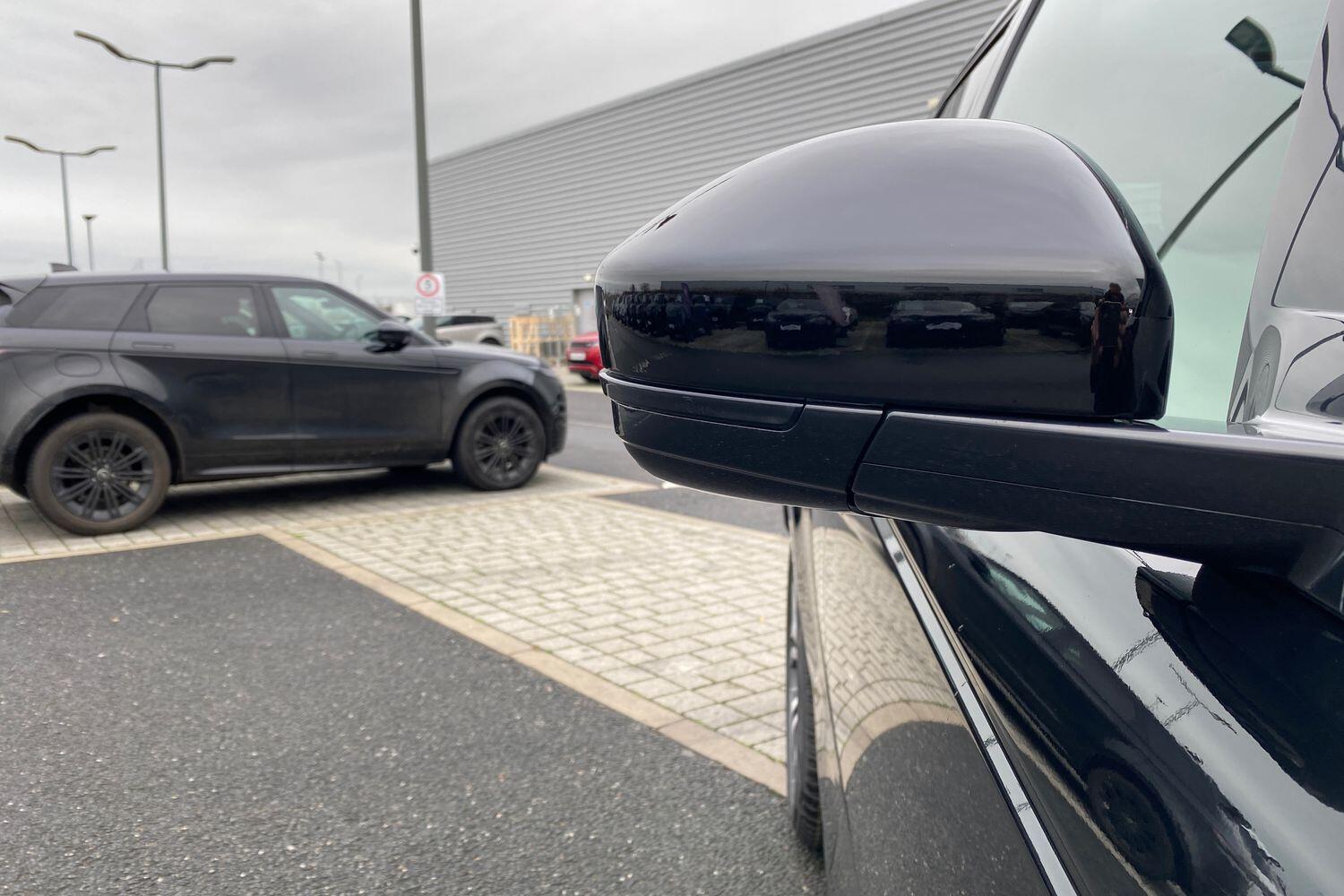 Land Rover Discovery Sport view 37