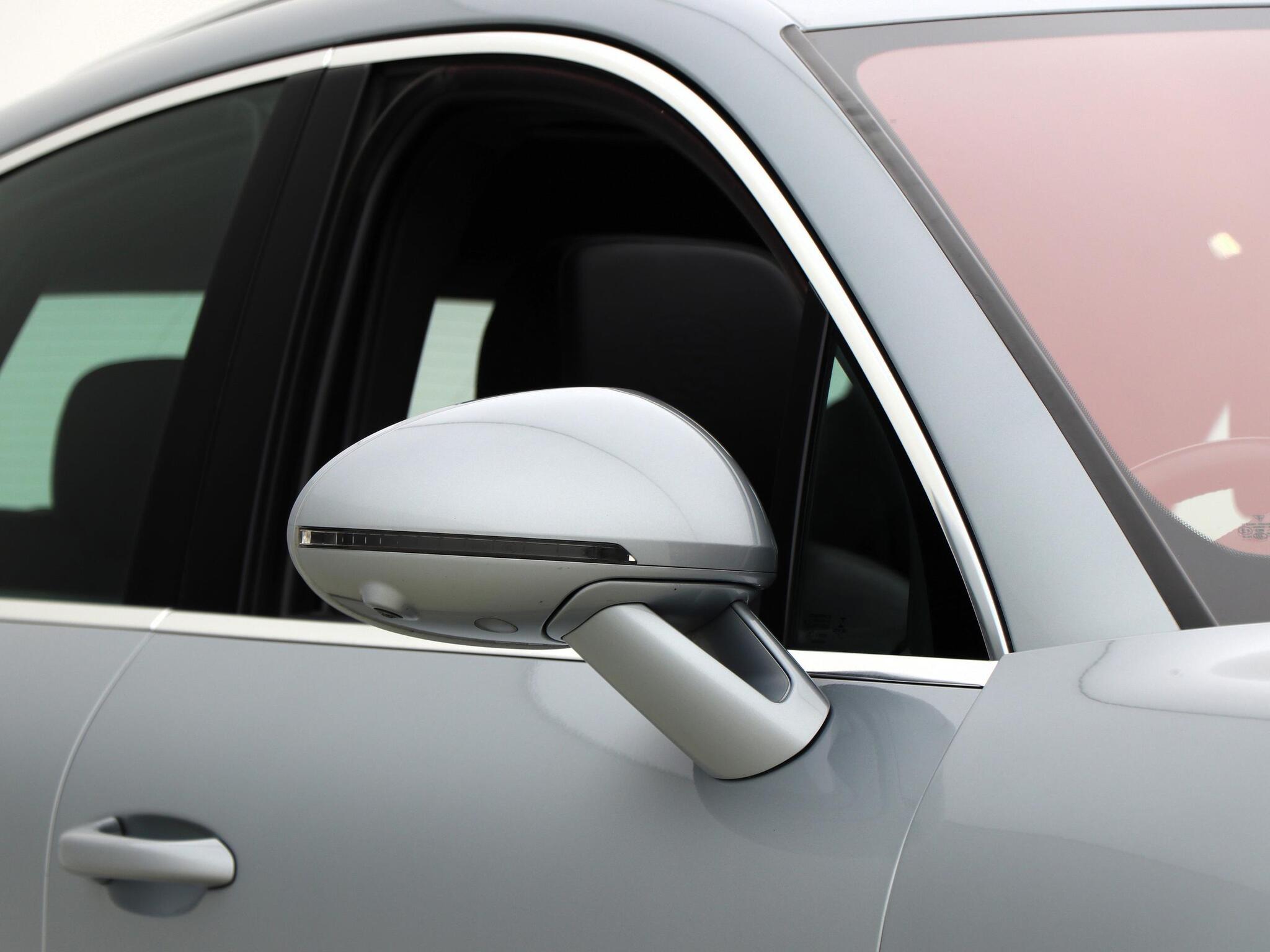 Porsche Macan view 12