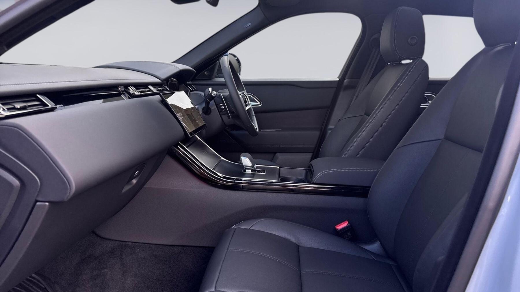 Land Rover Range Rover Velar view 3
