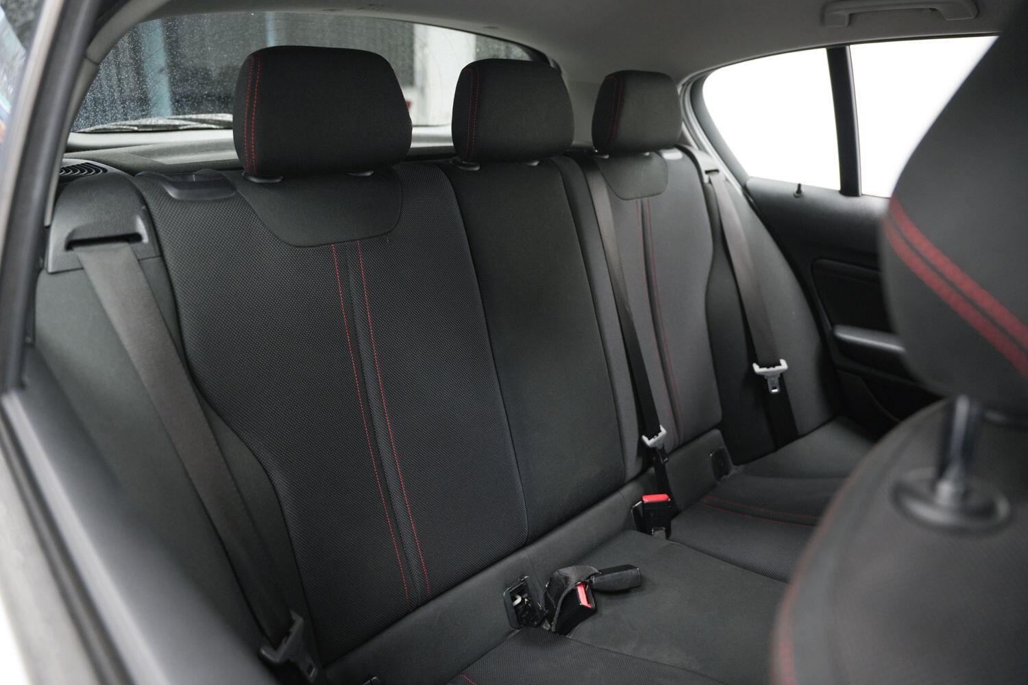 BMW 1 Series view 9