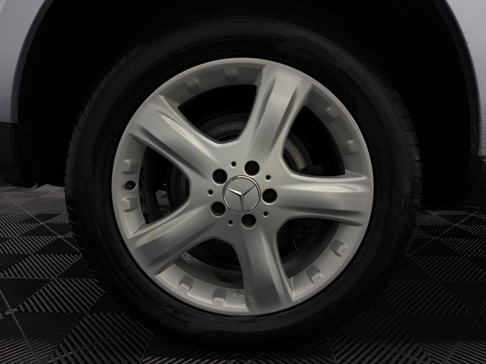 Mercedes-Benz M-Class view 23