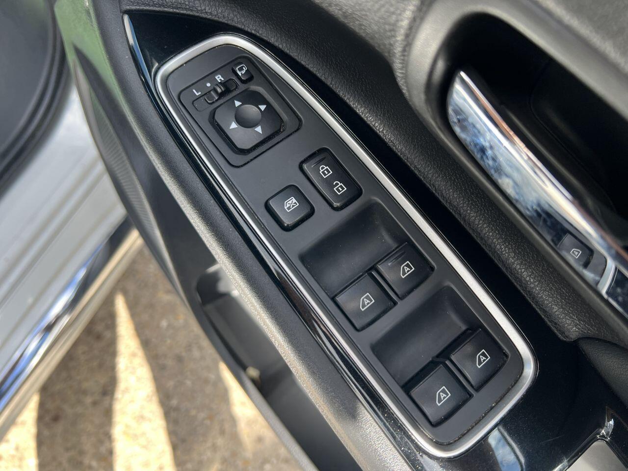 Mitsubishi Outlander view 58