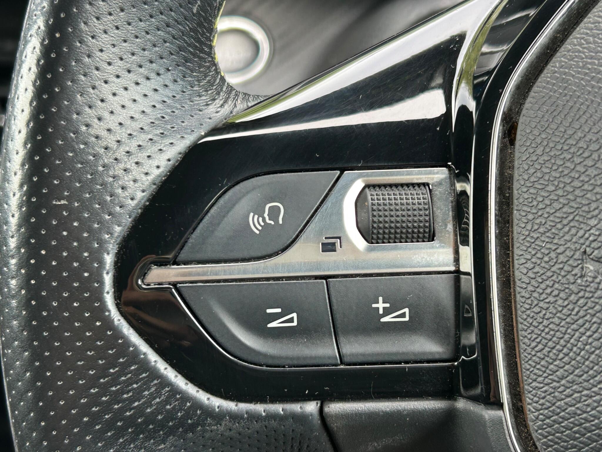 Peugeot E-2008 view 28