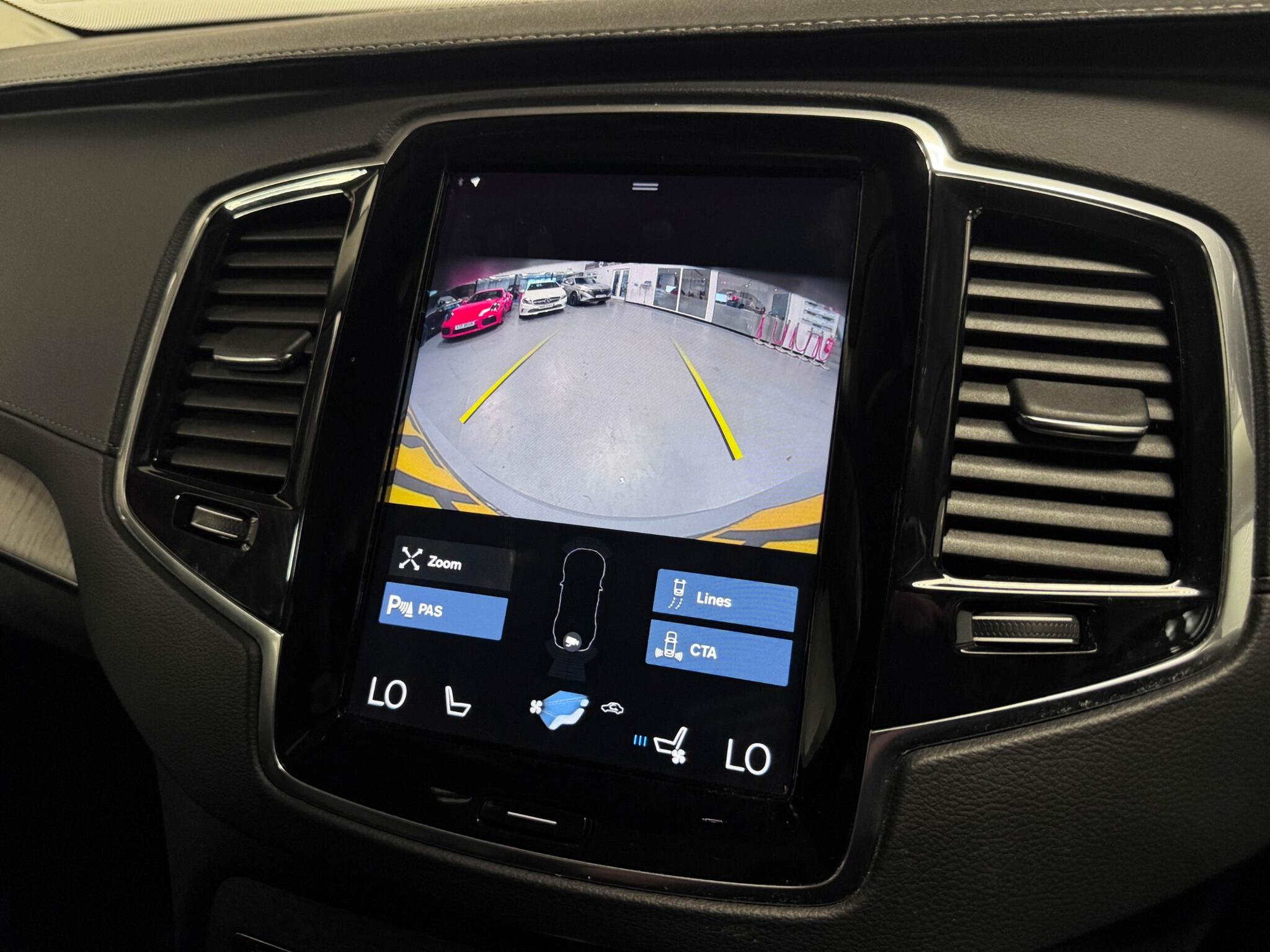 Volvo XC90 view 13