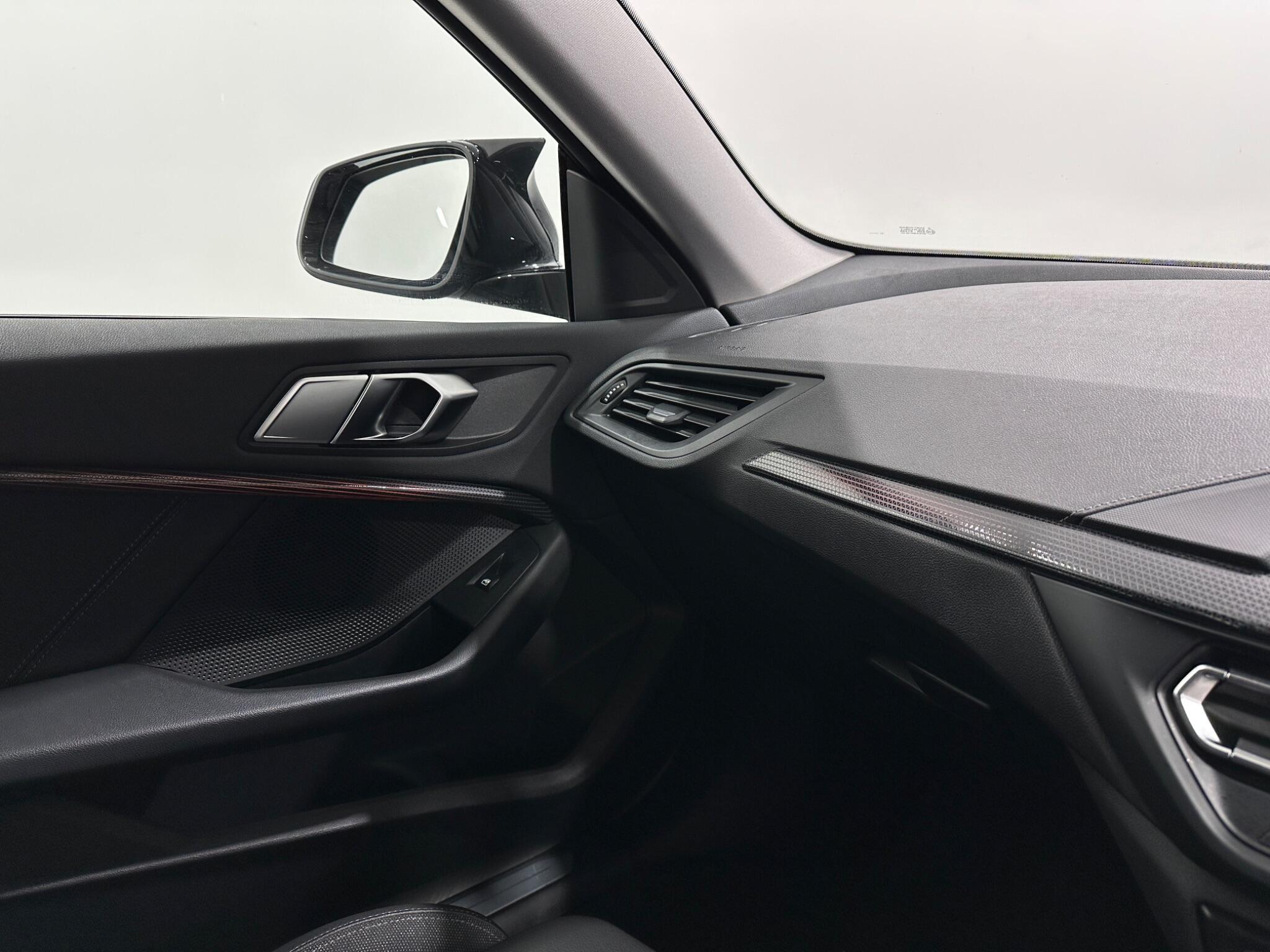BMW 2 Series view 28