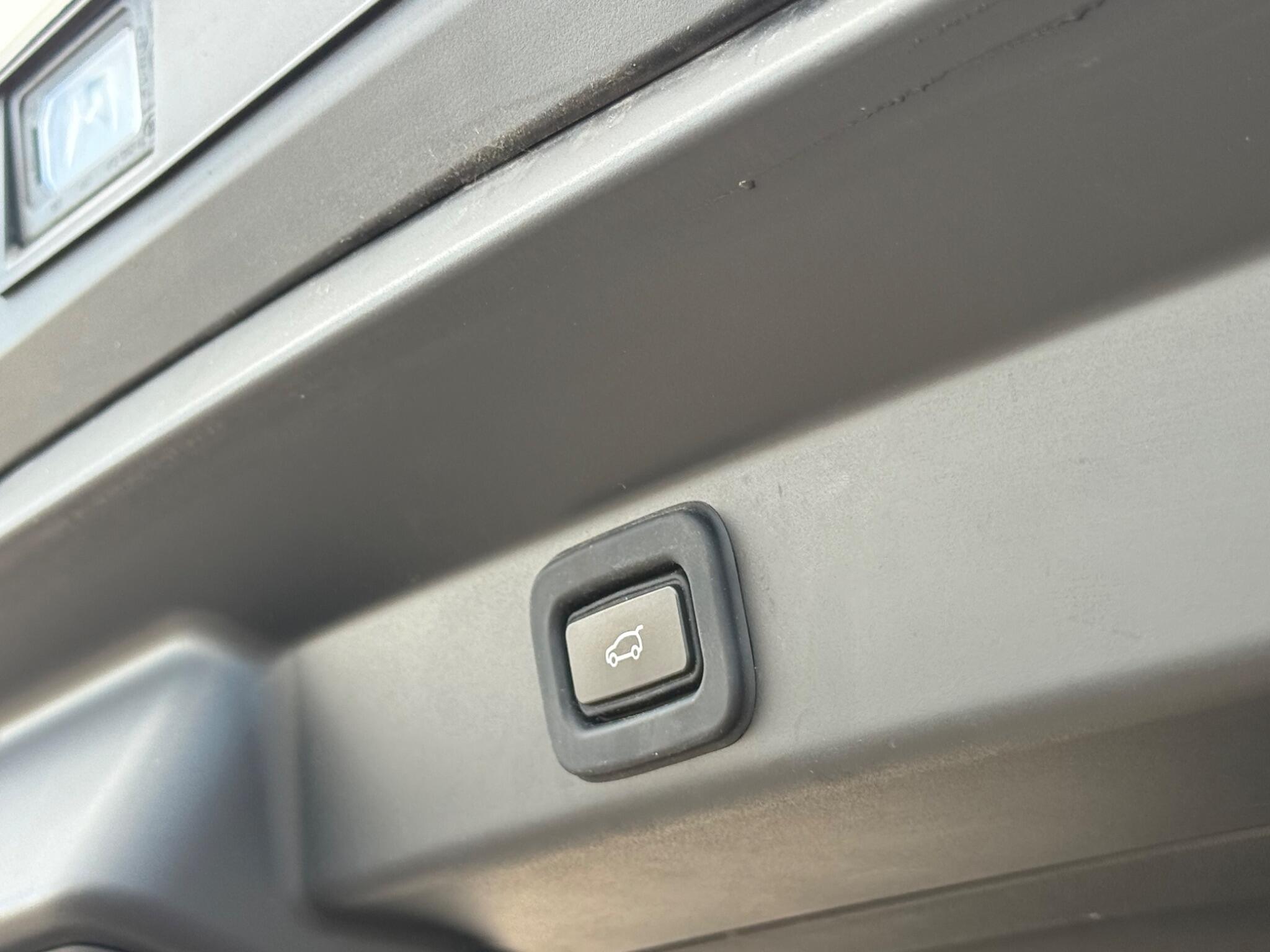Land Rover Range Rover Sport view 32