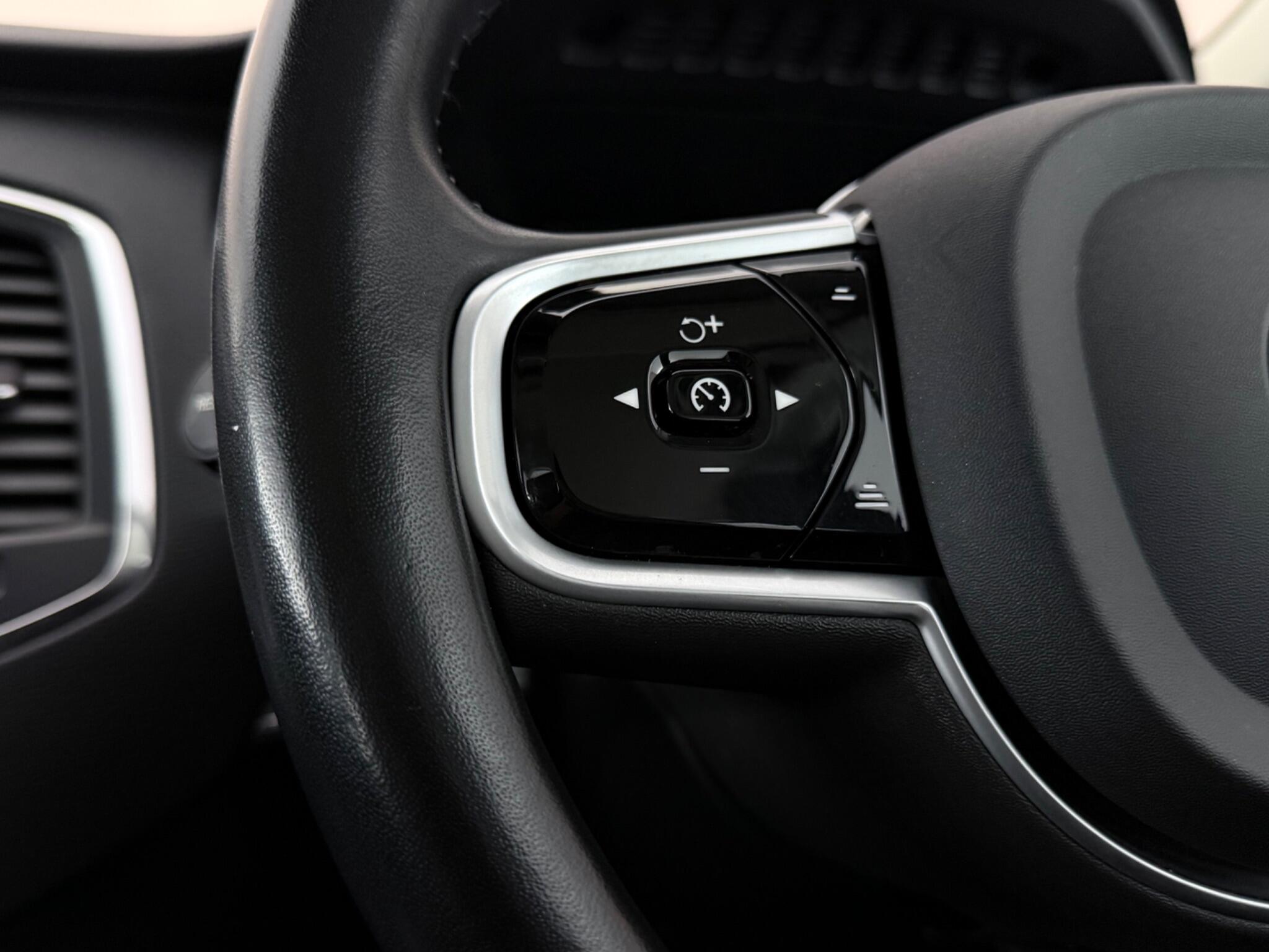 Volvo XC90 view 15