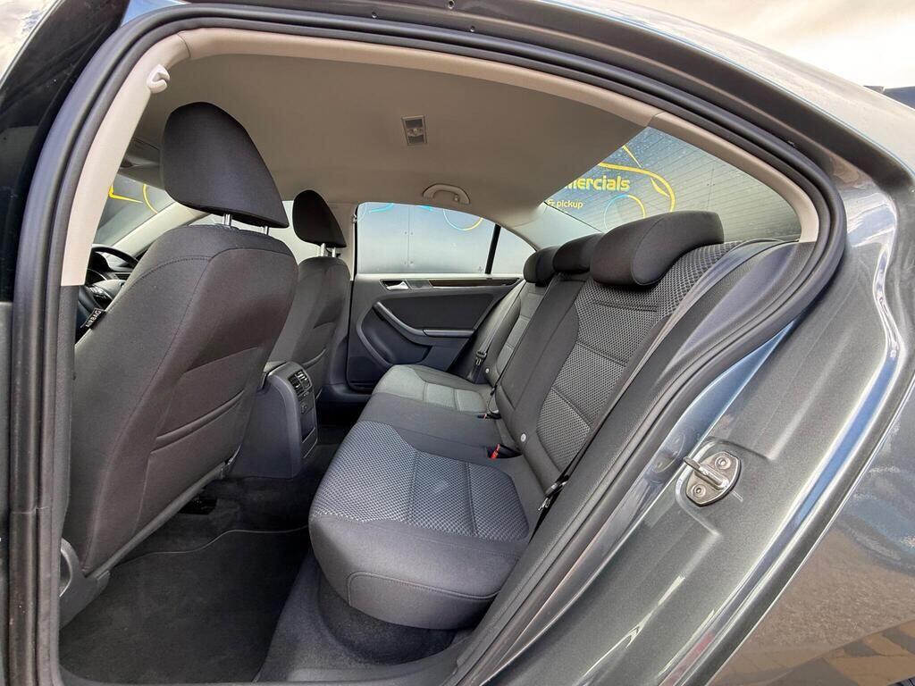 Volkswagen Jetta view 20