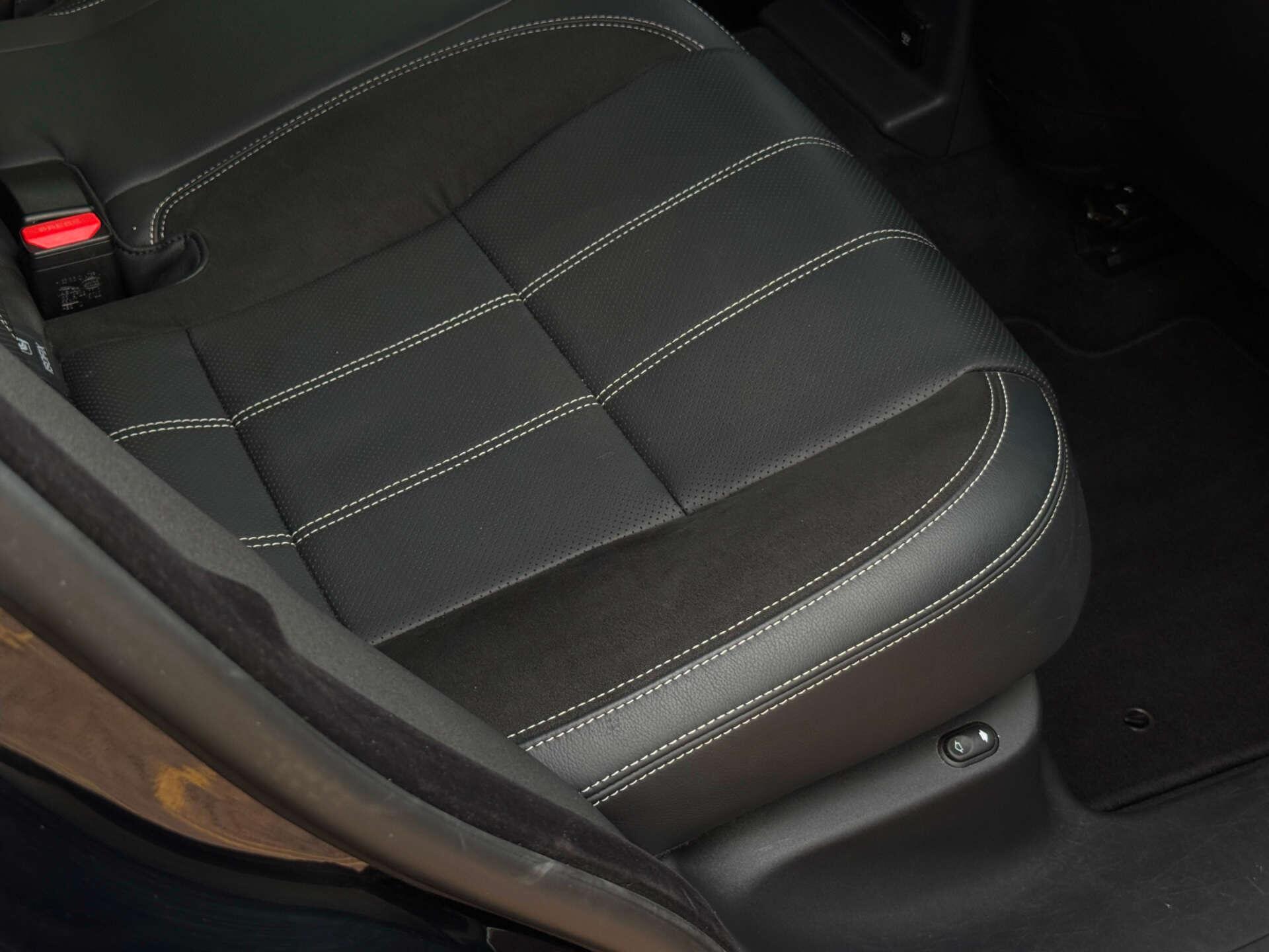 Land Rover Range Rover Velar view 29