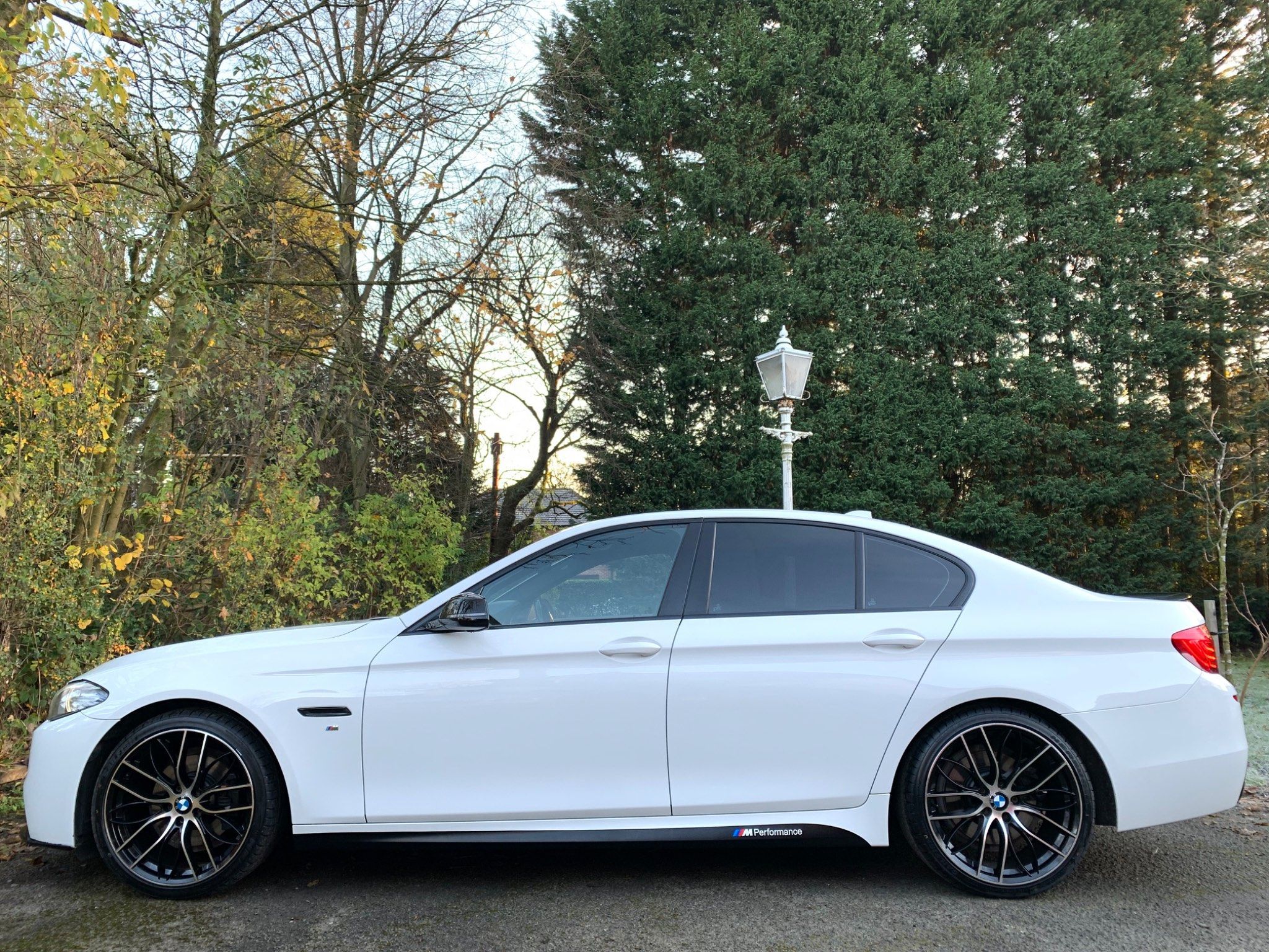 BMW 5 Series view 3