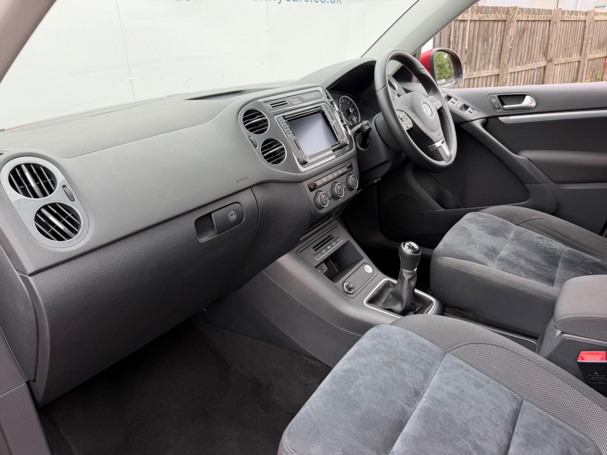Volkswagen Tiguan view 24