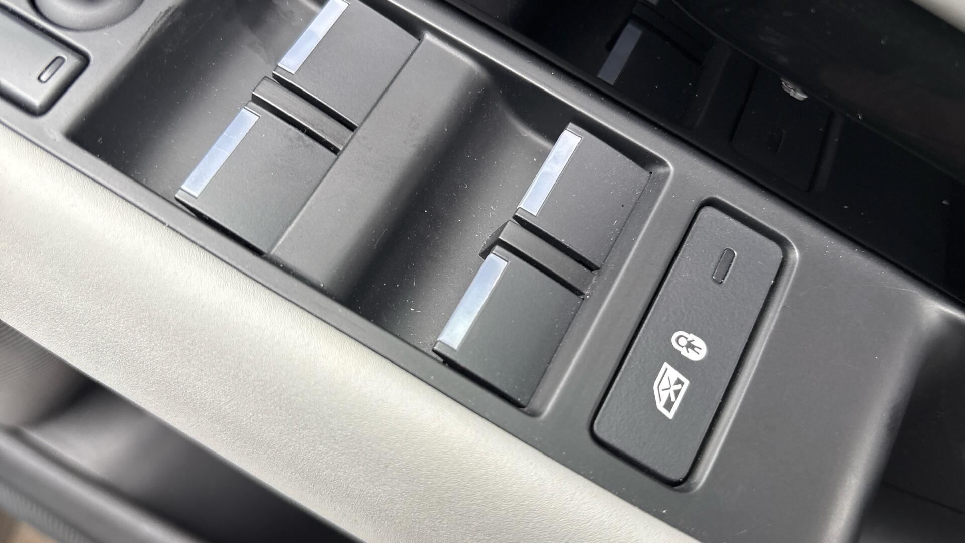 Land Rover Range Rover Evoque view 32