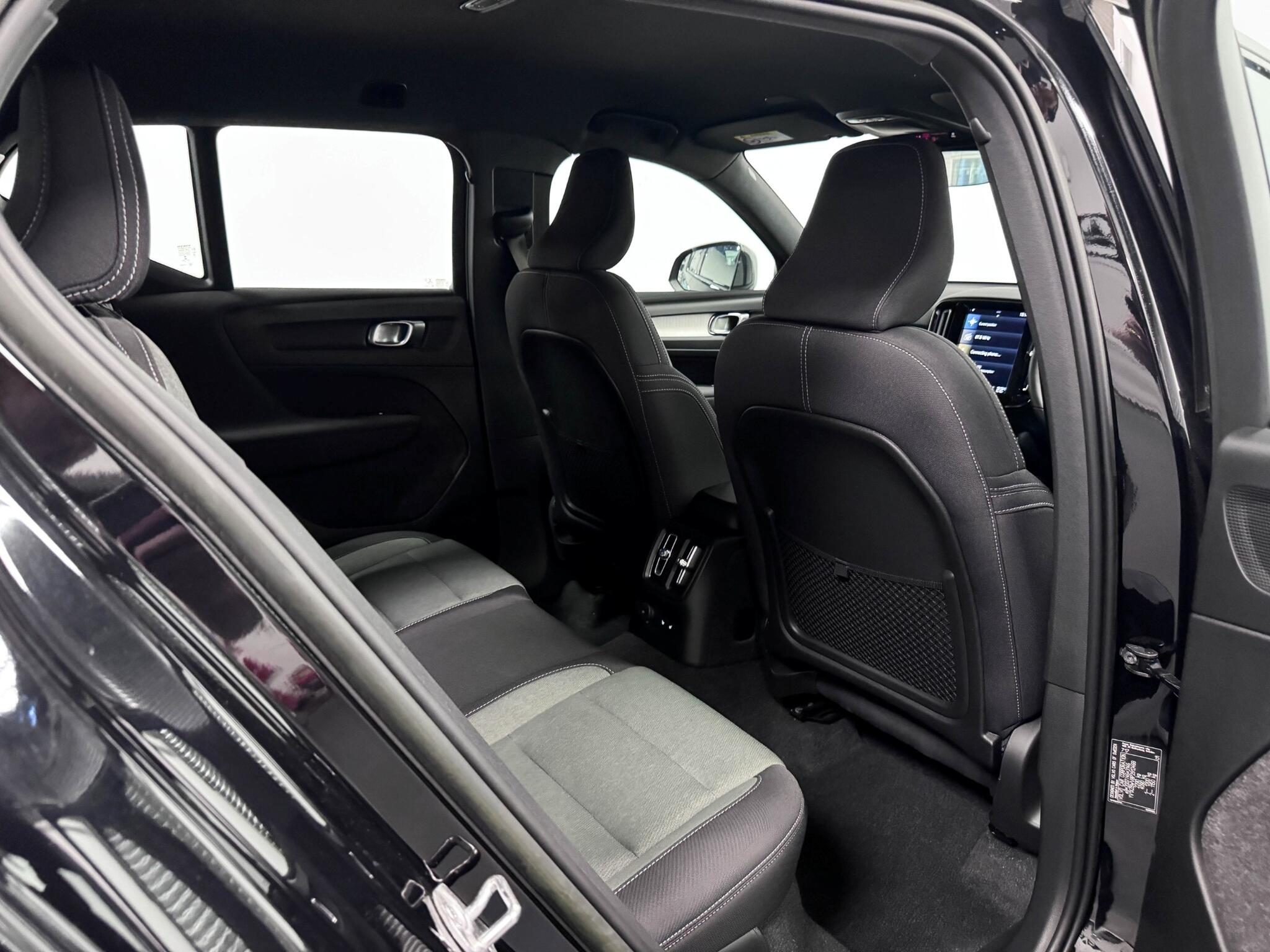 Volvo XC40 view 27