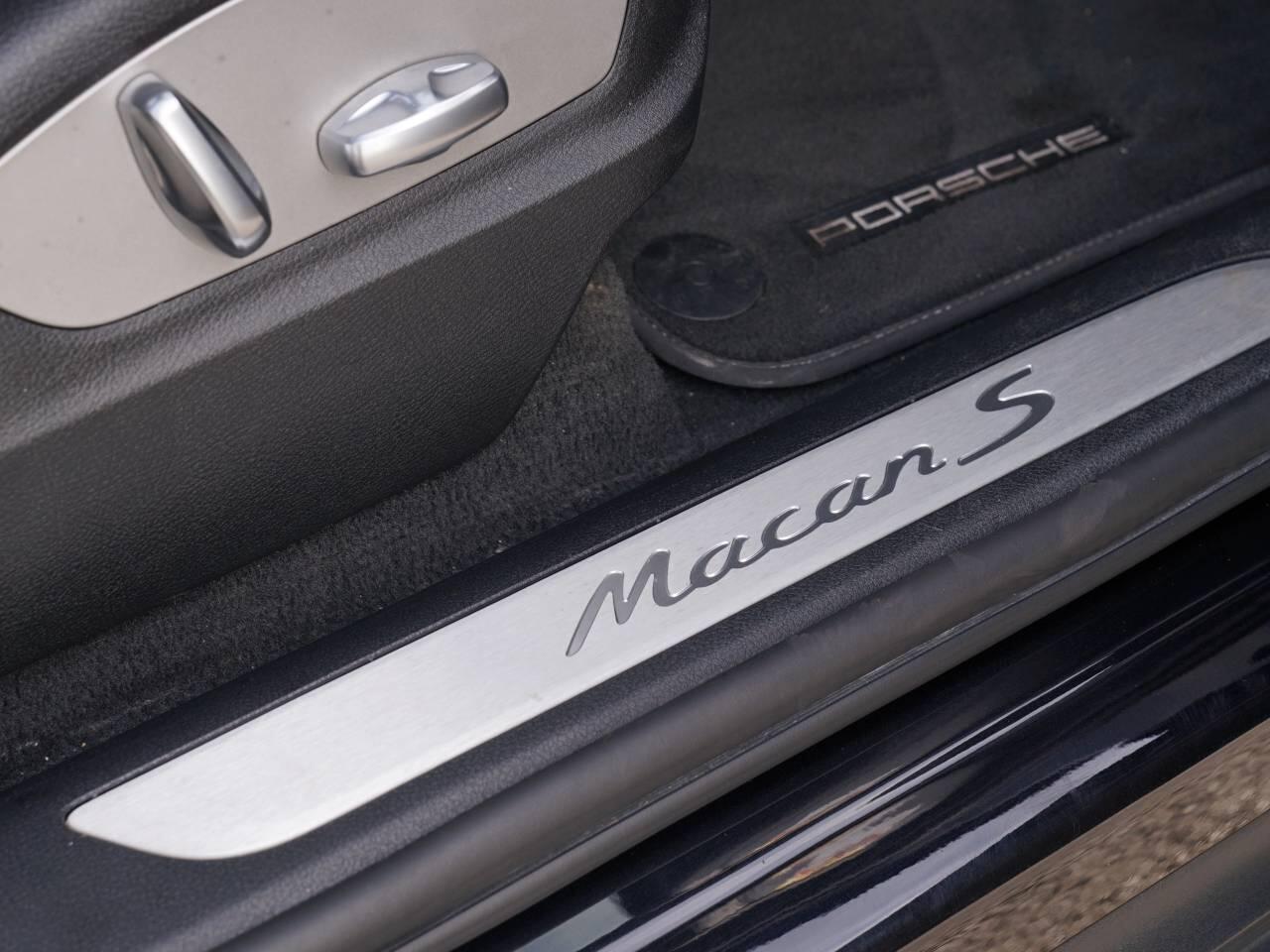 Porsche Macan view 23