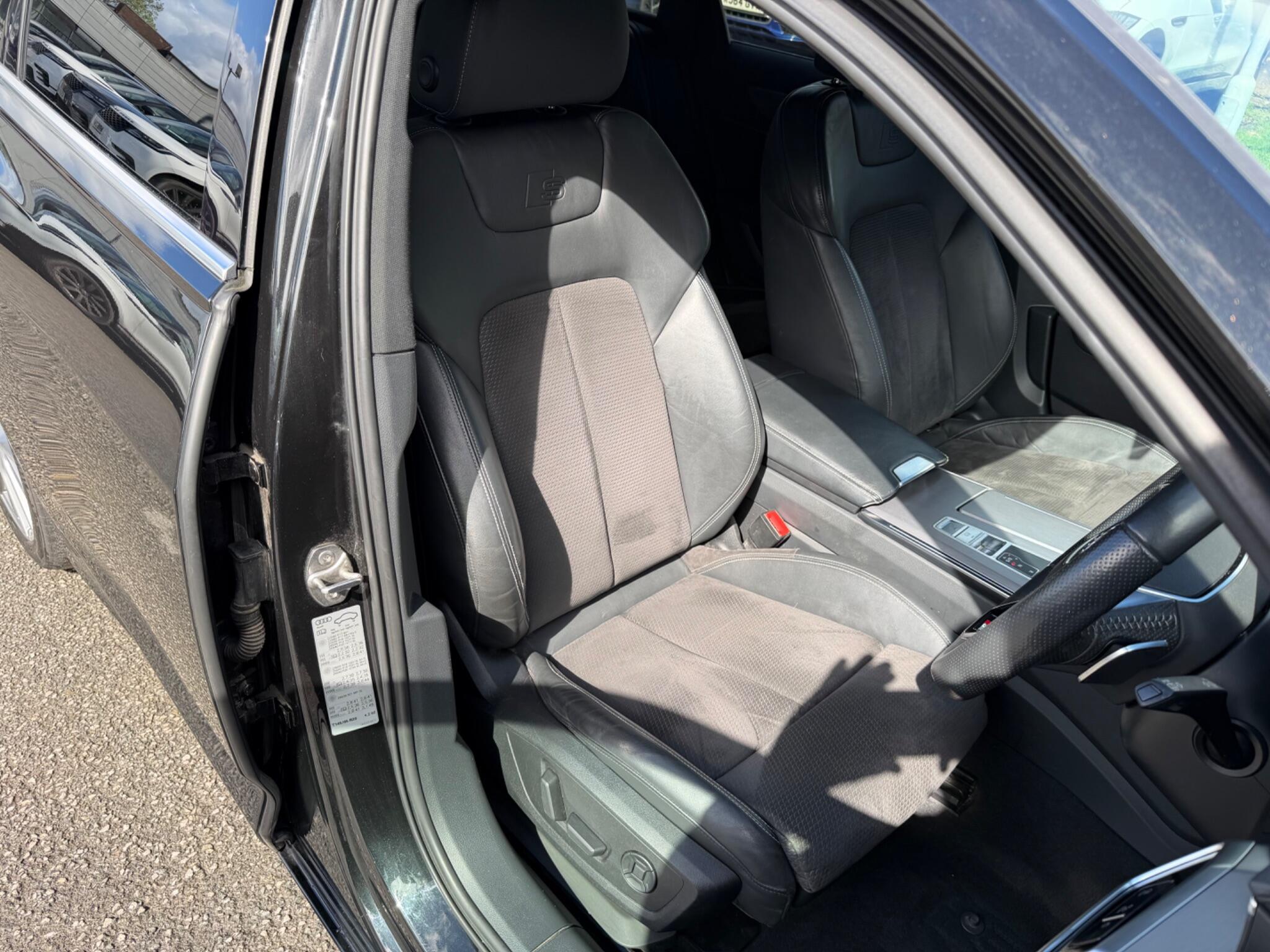 Audi A6 view 16