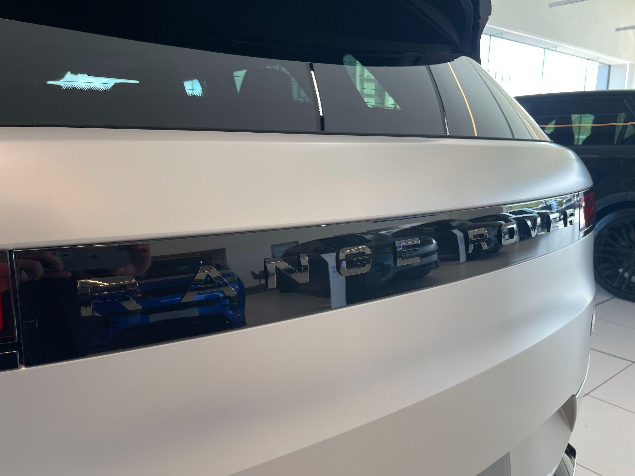 Land Rover Range Rover Sport view 11