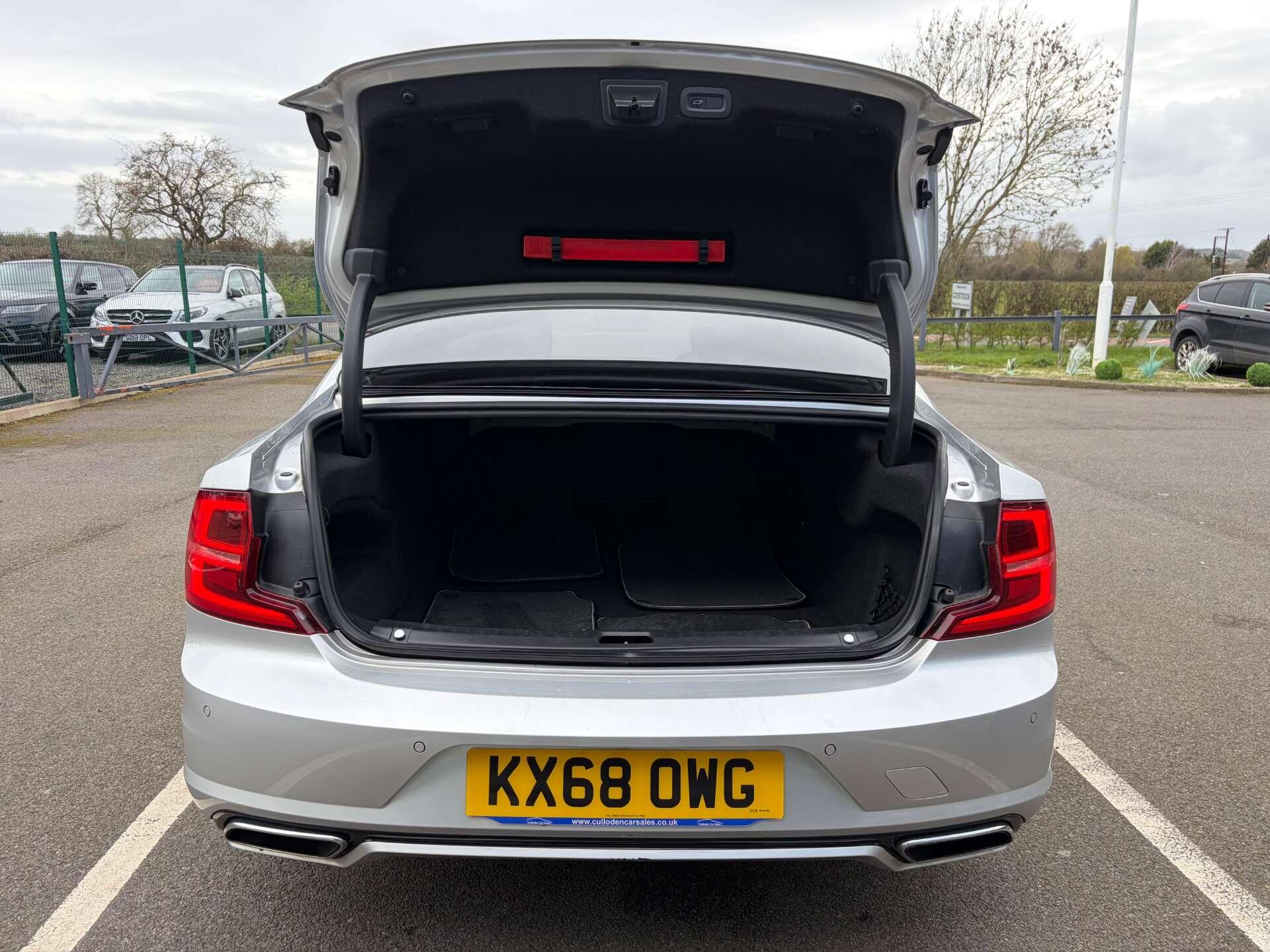 Volvo S90 view 25