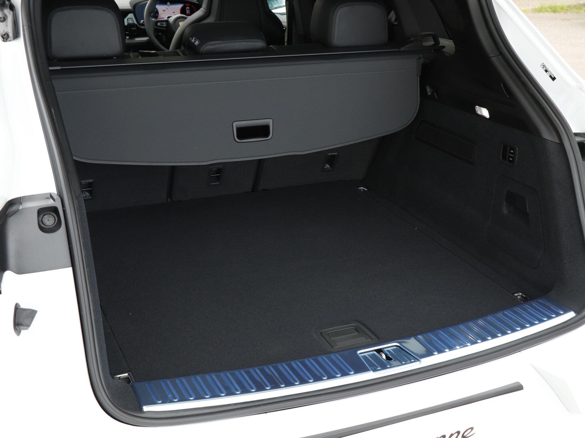 Porsche Cayenne view 28