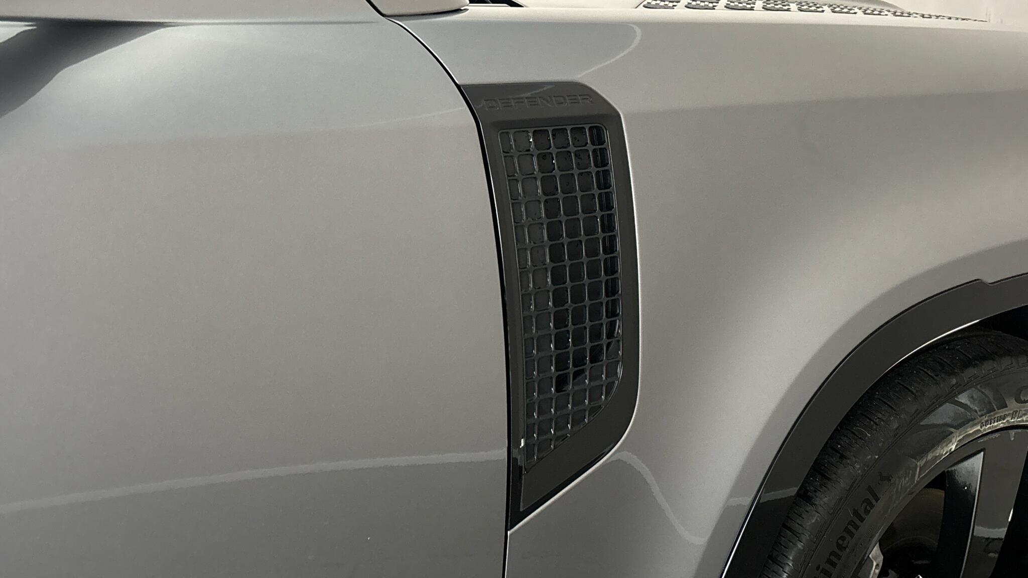 Land Rover Defender view 21