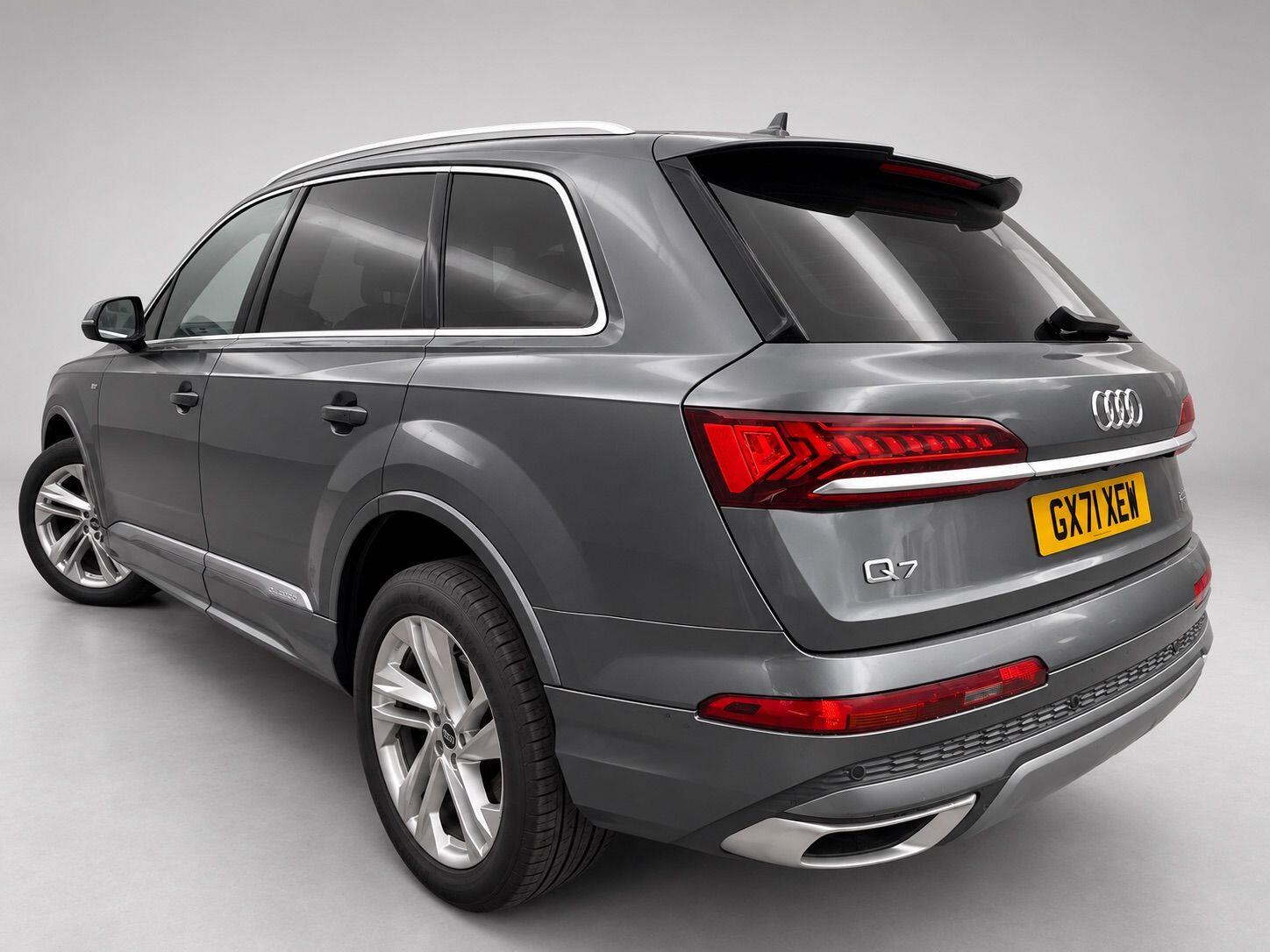 Audi Q7 view 13